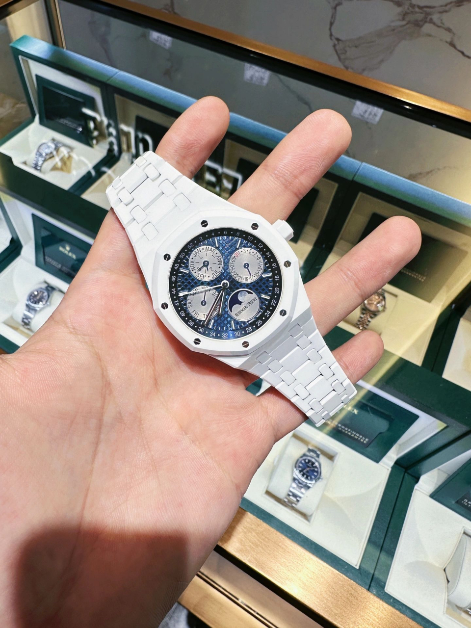 爱彼皇家橡树白陶瓷26579bc应该是毕业款了吧!