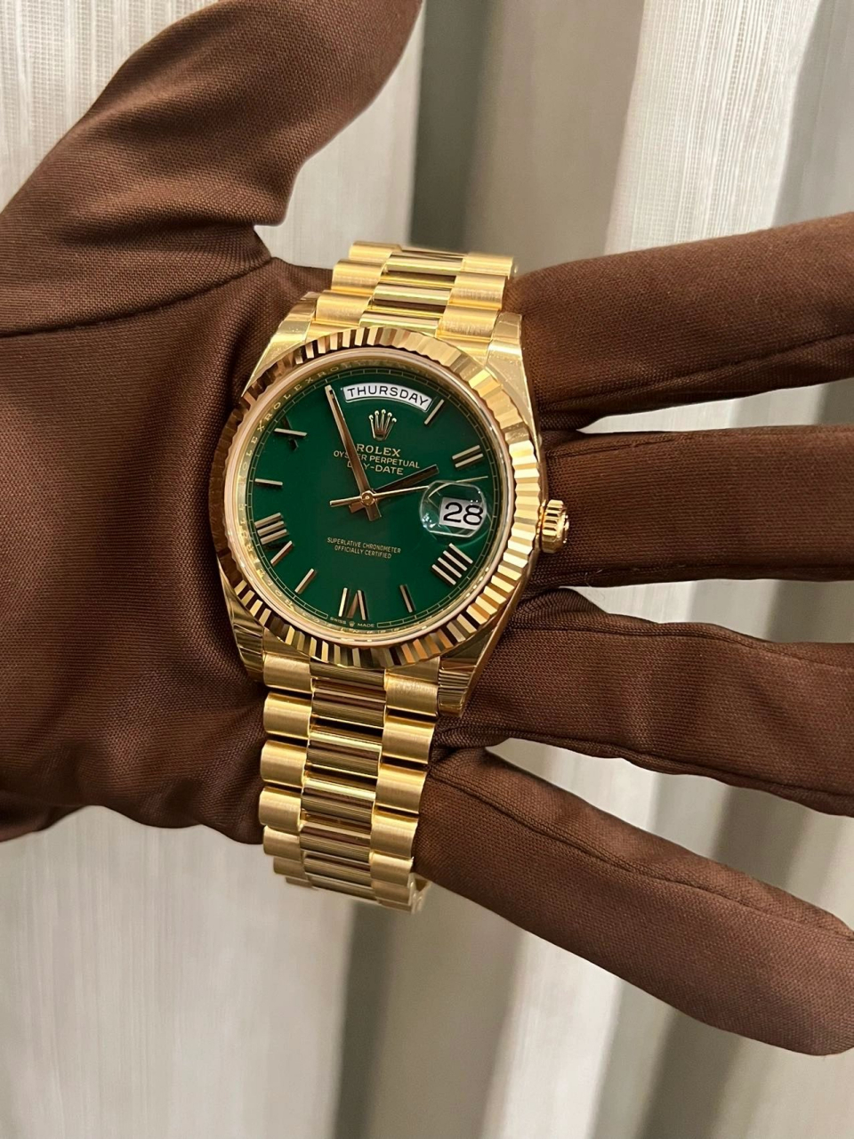 劳力士星期日历型系列m228238-0061,赌桌绿,经典复古大金劳!