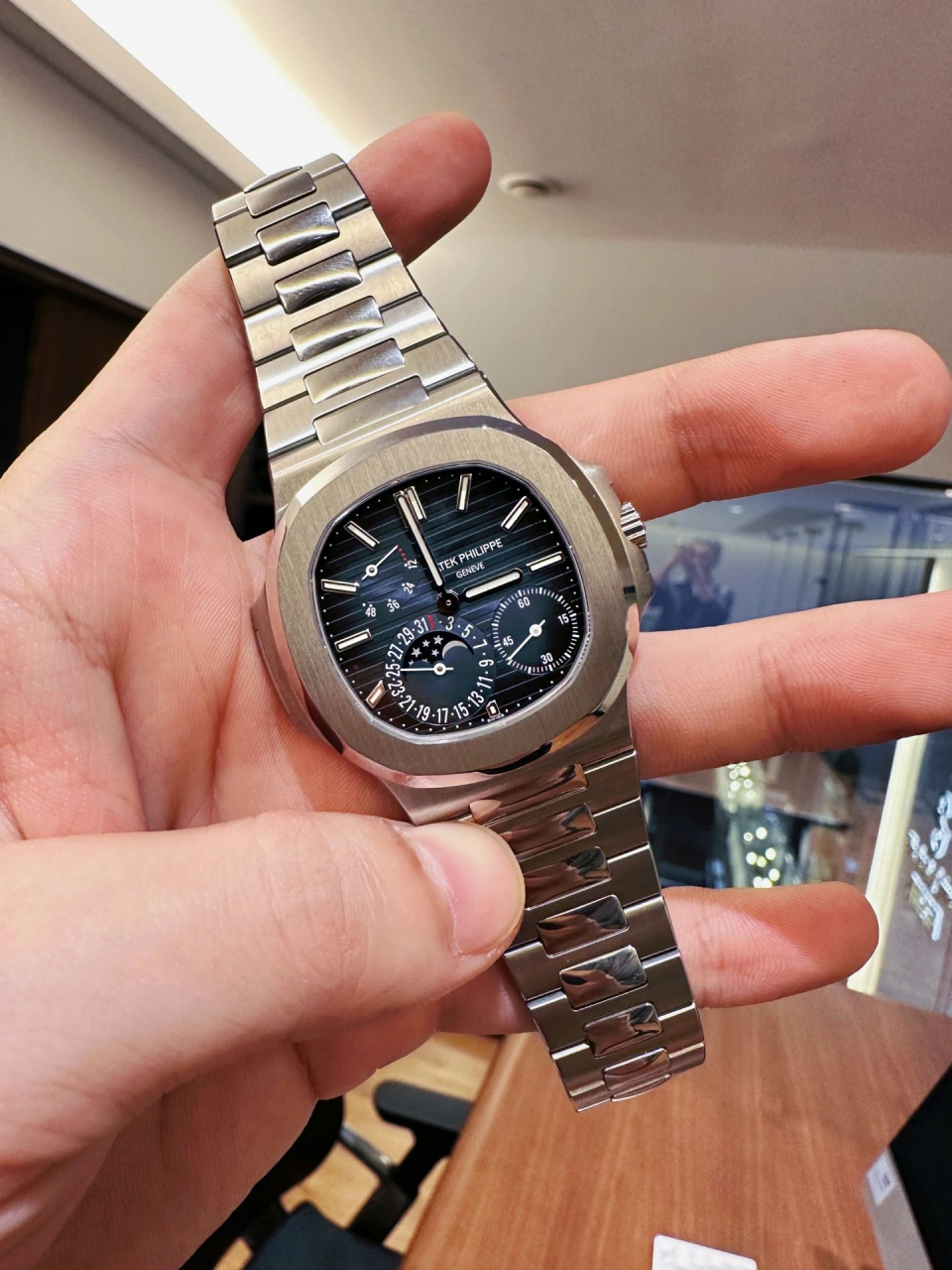 百达翡丽那么多表款里面我个人觉得 5712a佩戴