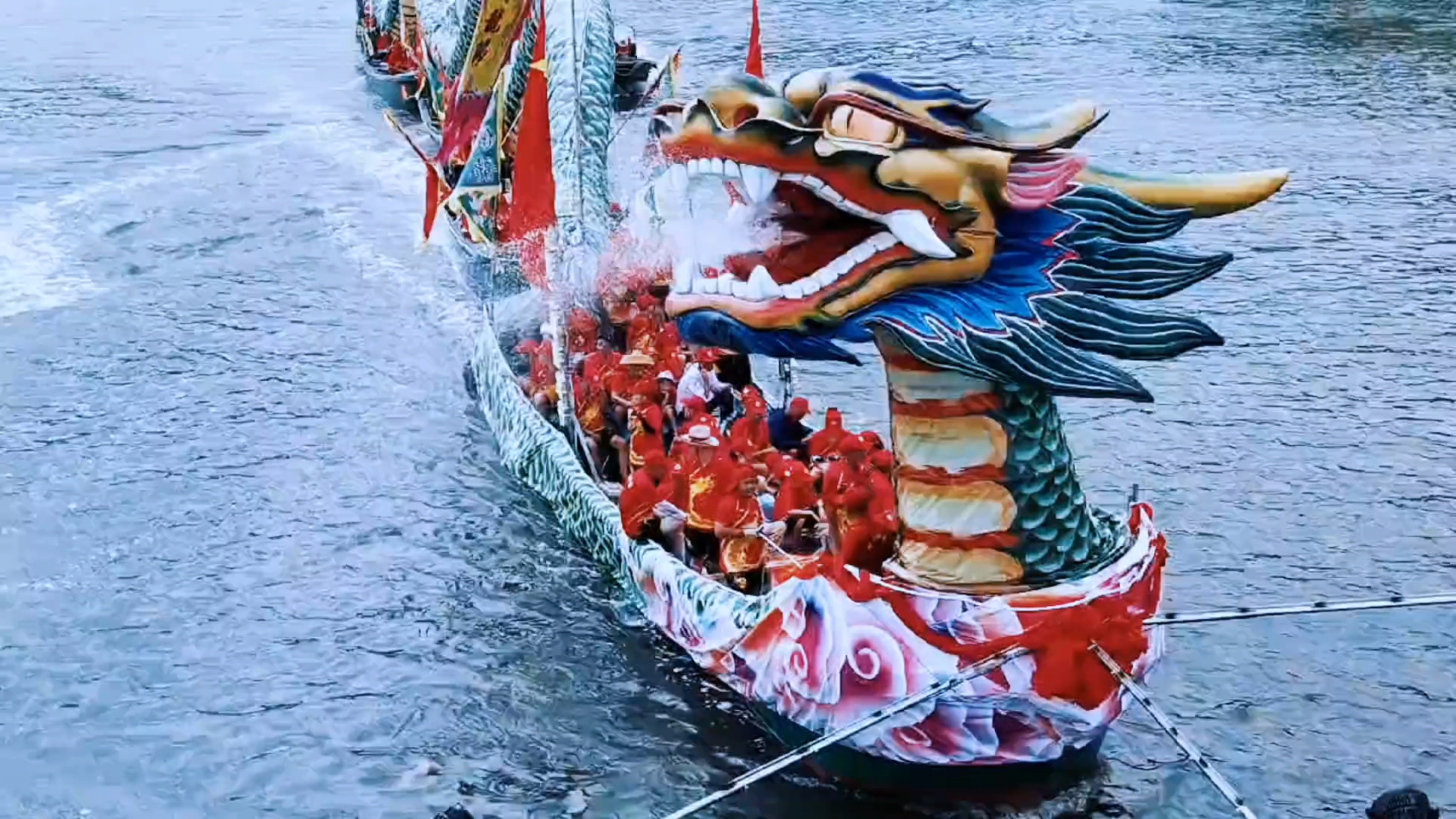 这是海南岛万宁的龙舟 ,龙头之大 ,应该是今年端午