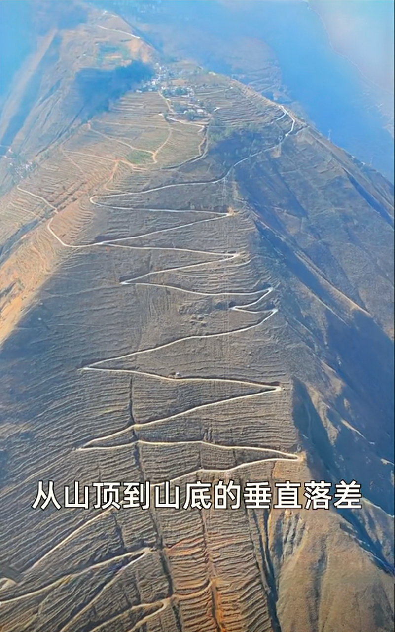 这是世界上最陡峭的挂壁公路,蜿蜒盘旋在悬崖峭壁之上,从山顶到山底的