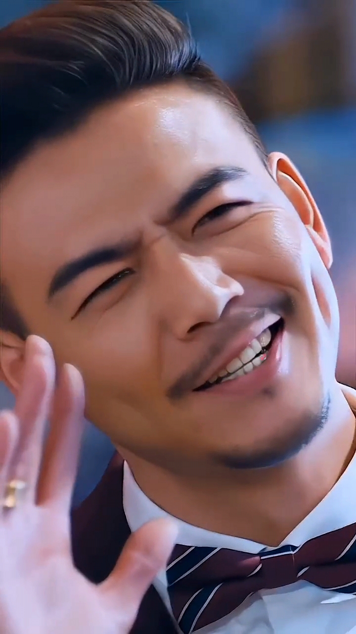 在剧中,杨烁饰演小包总包奕凡,刘涛饰演安迪,两人有感情戏的演绎