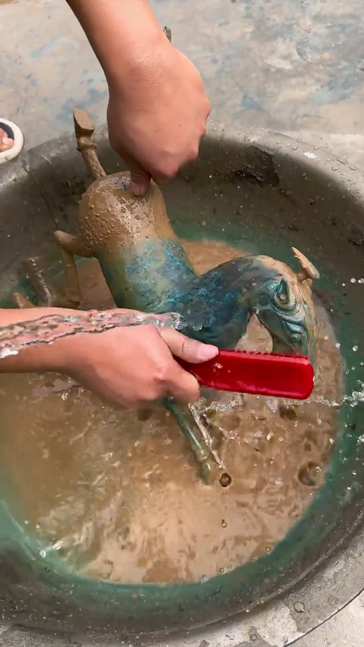 给鱼超度-梁上石鱼超度