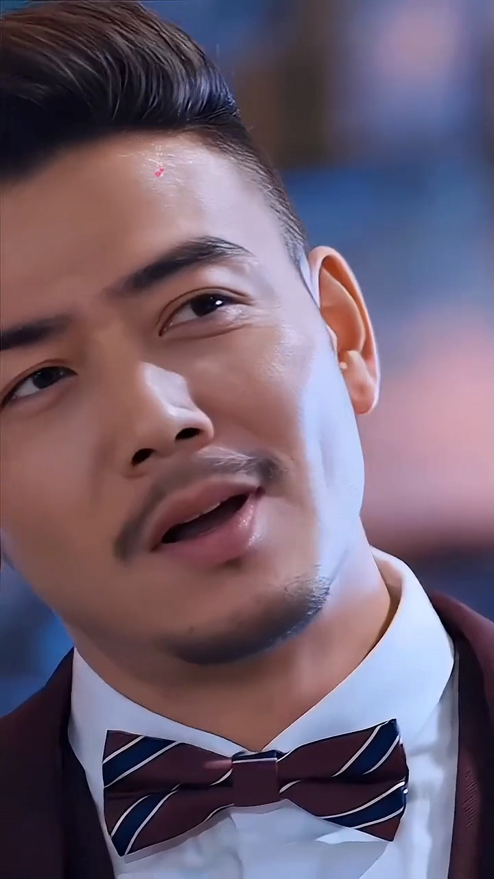 在剧中,杨烁饰演小包总包奕凡,刘涛饰演安迪,两人有感情戏的演绎