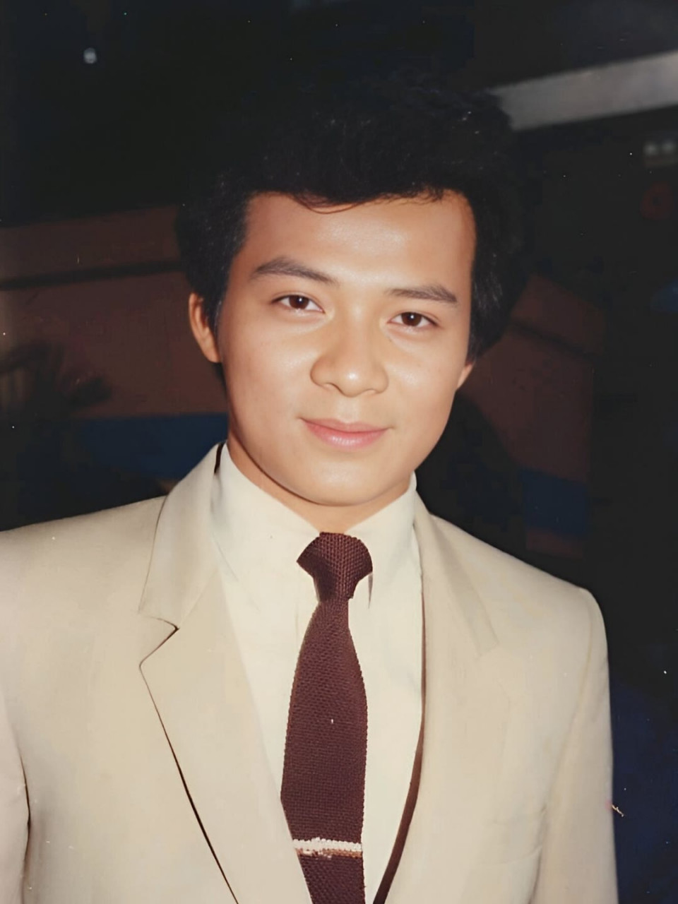 黄日华是香港演员,是无线五虎将之一.