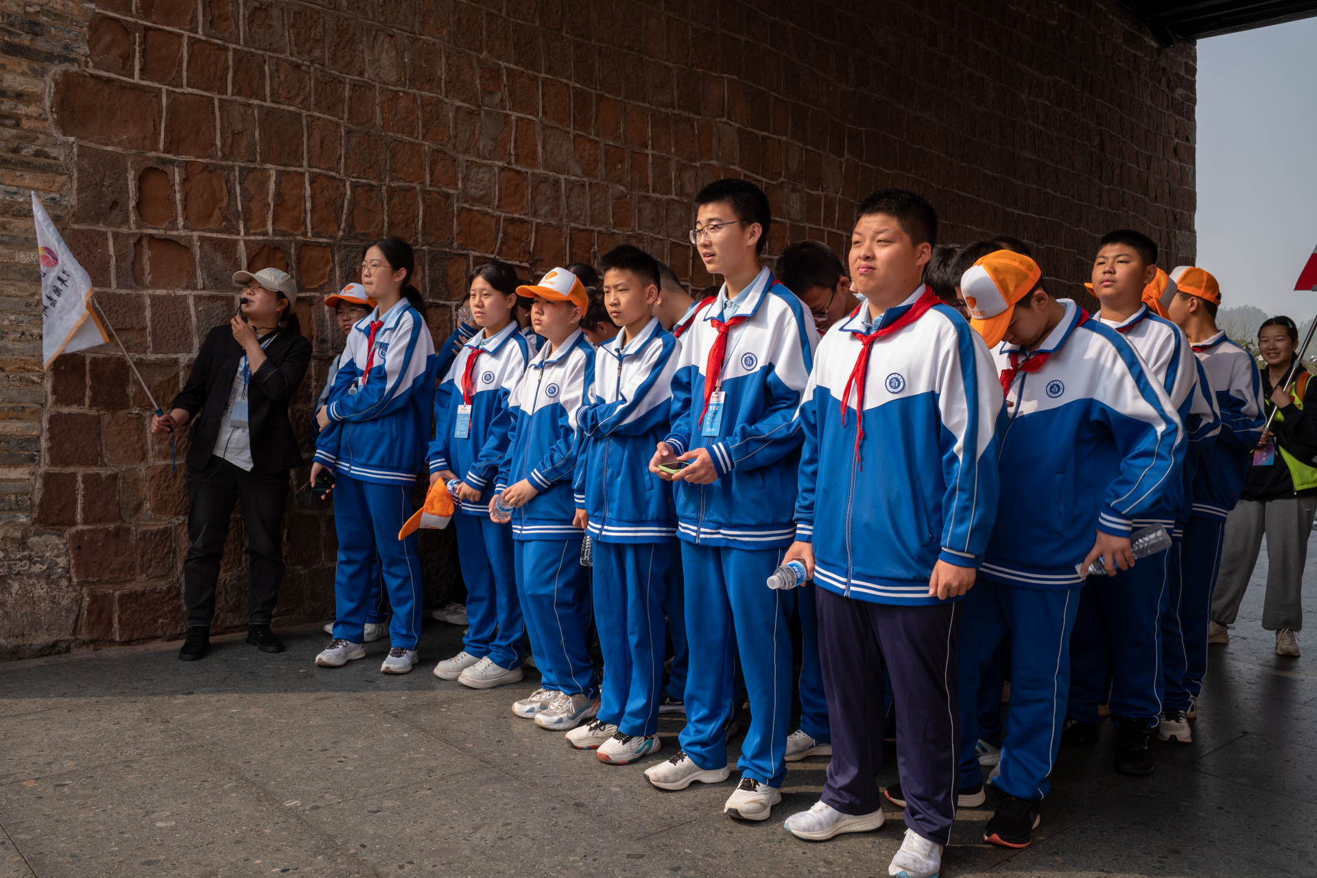 春游的中学生 一脸朝气蓬勃  图片摄于:安徽省原徽州府治歙县 #摄影