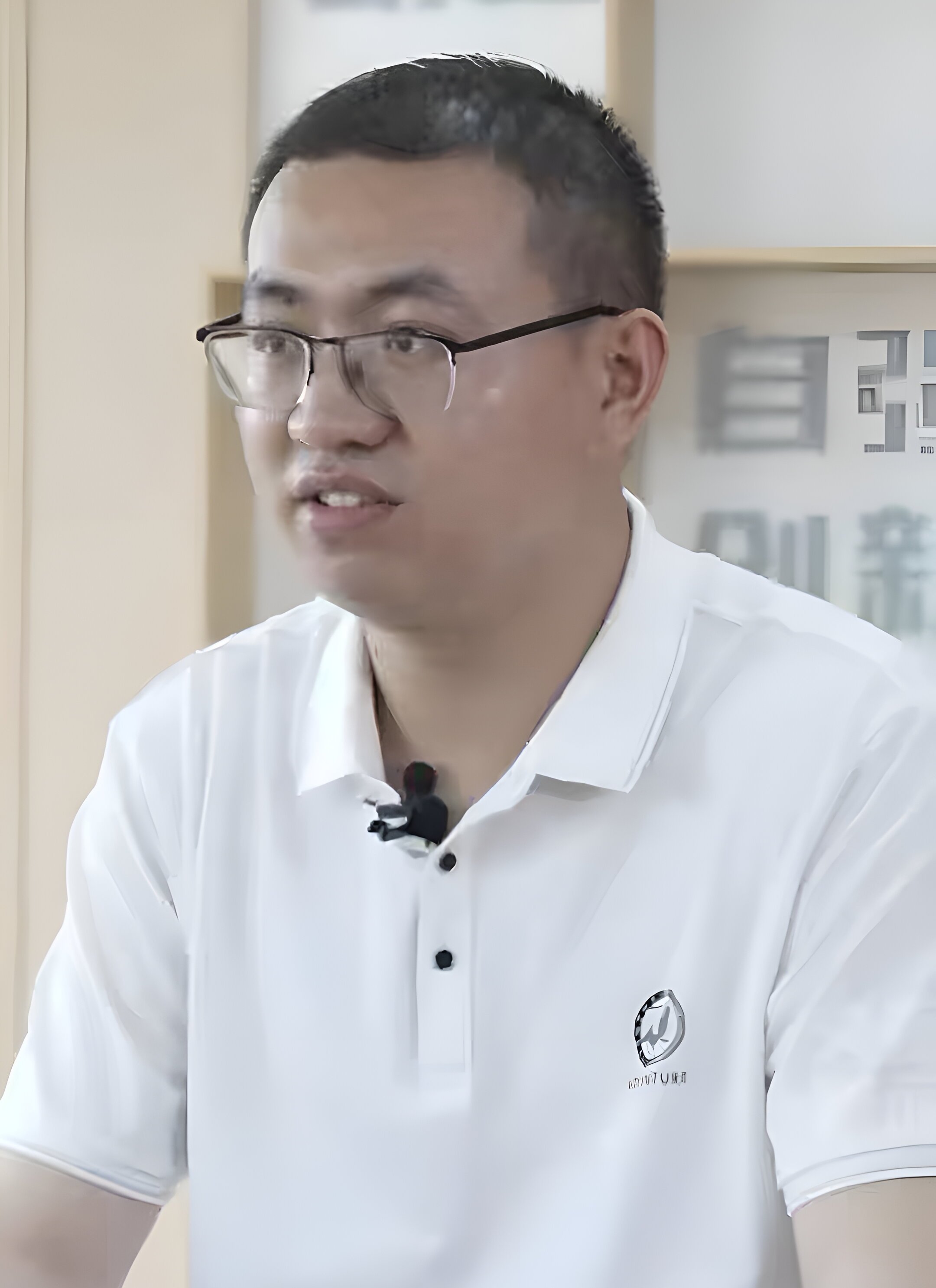 在整个采访过程中,他言语不多,但句句精准有力,直抵人心