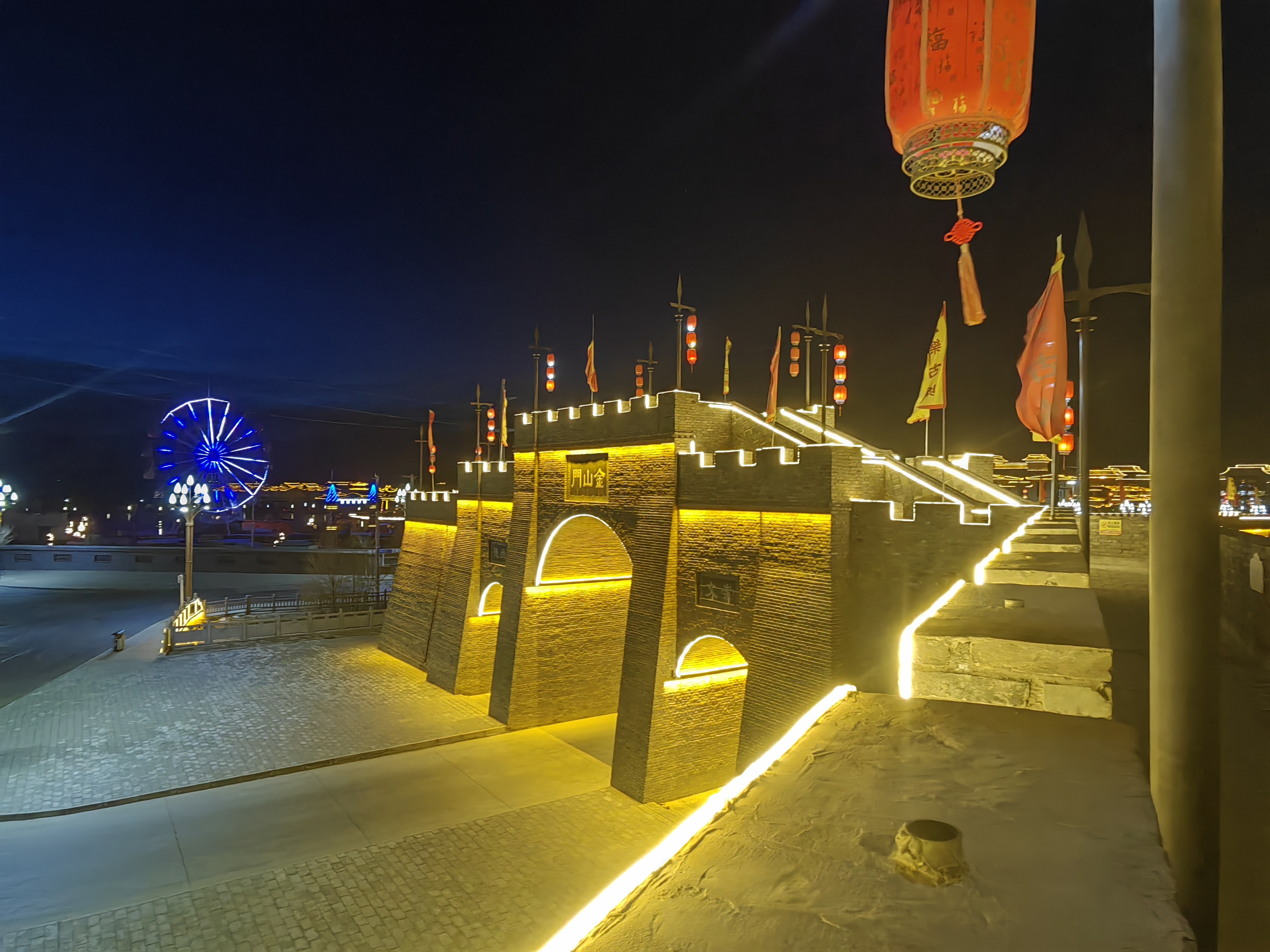 这就是古城 夜晚的这座城市,仿佛被时光雕刻成一幅美丽的画卷.