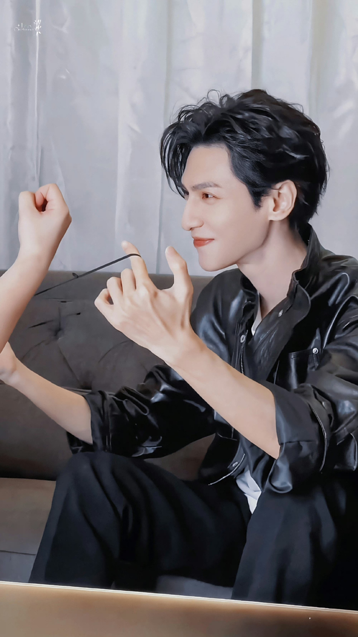 罗云熙 | 大圈逃脱术 开心的熙熙,他笑起来真好看啊