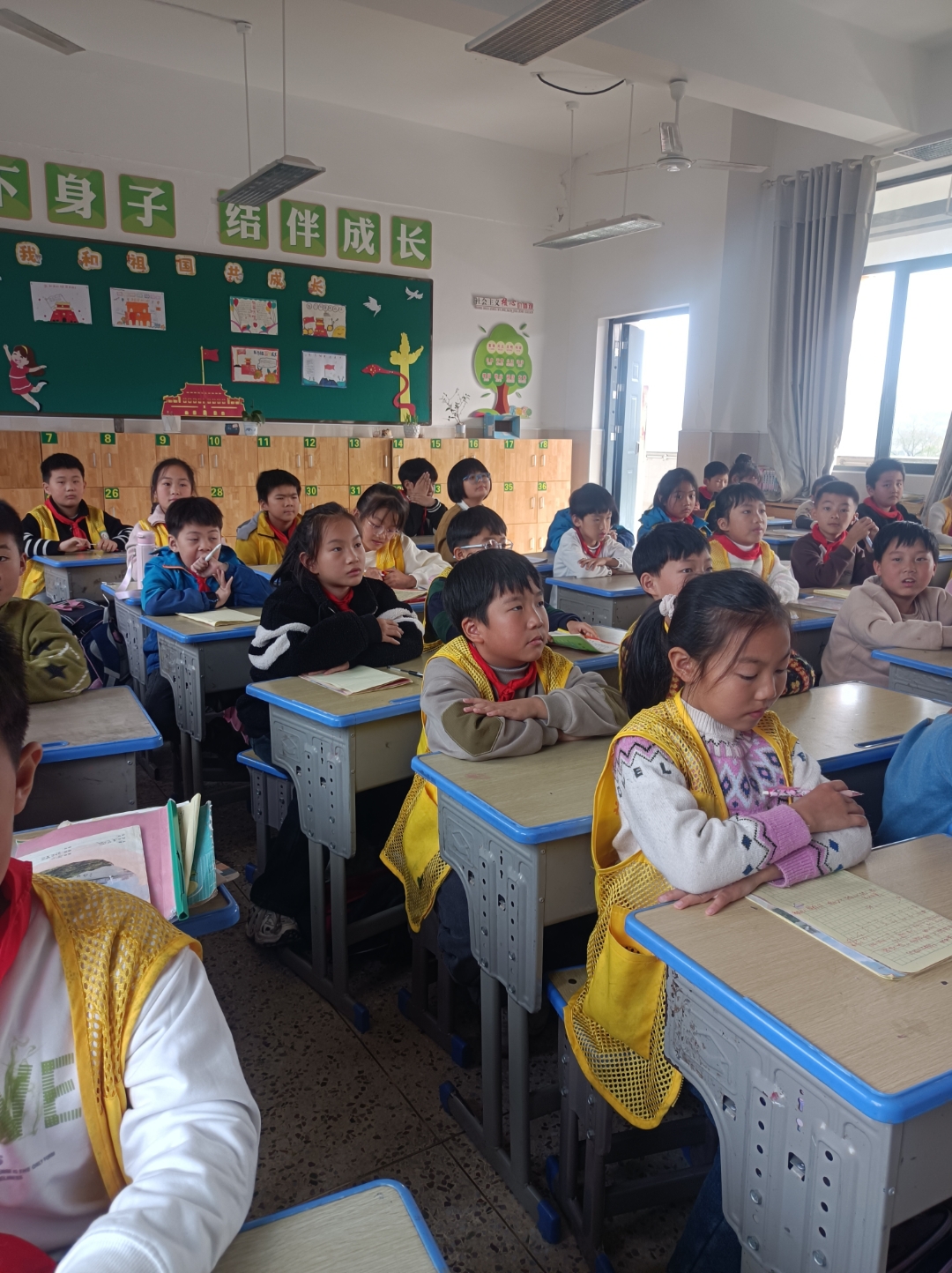 秋野写实:侯校的数学课 余江六小 四