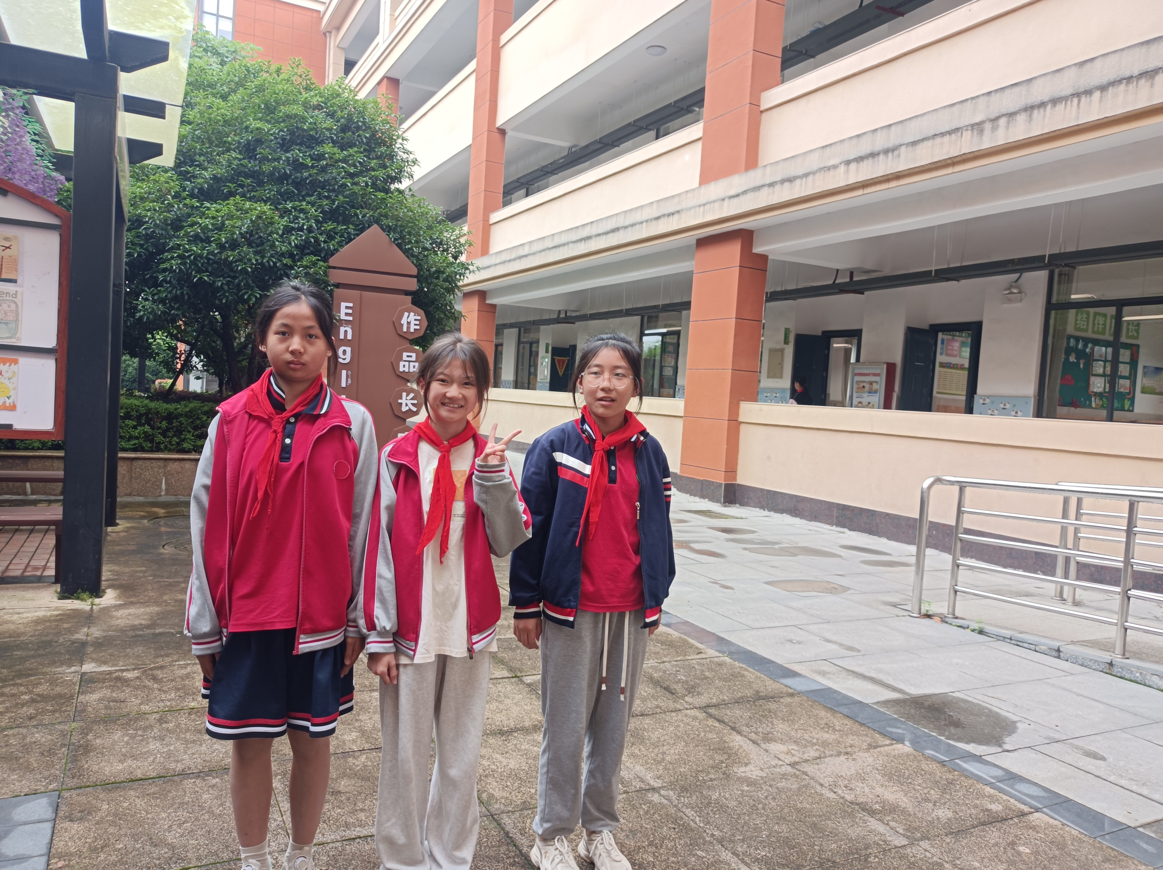 秋野写实:走错班的"维修工"