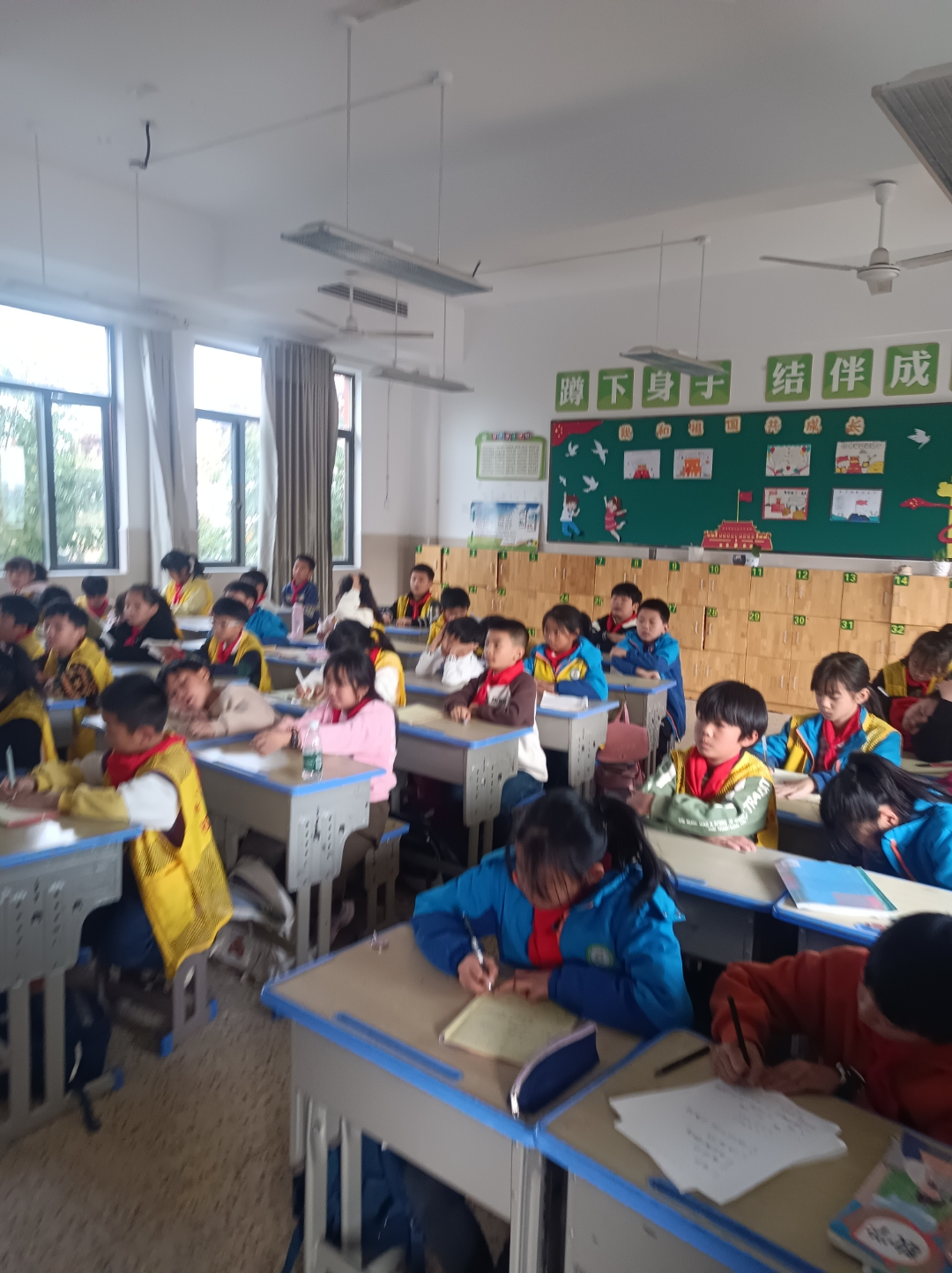 秋野写实:侯校的数学课 余江六小 四