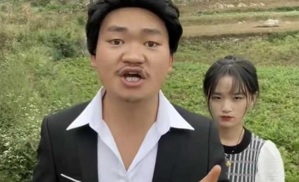 并且还用他人的名气捞钱,这样无底线的行为是让人难以忍受的.