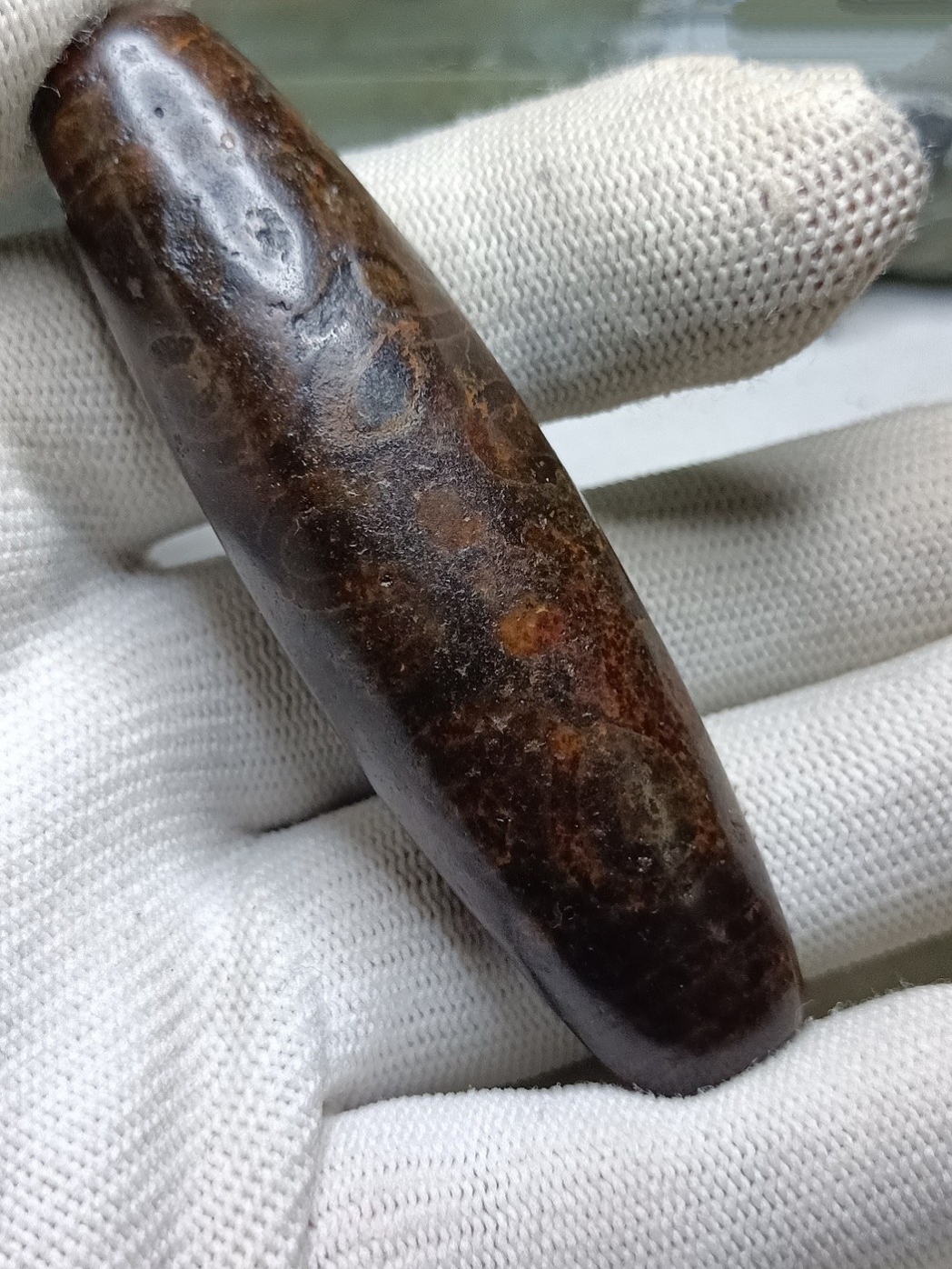 藏传古象雄老天珠,朱砂沁色包浆浑厚自然,非常少见珠子