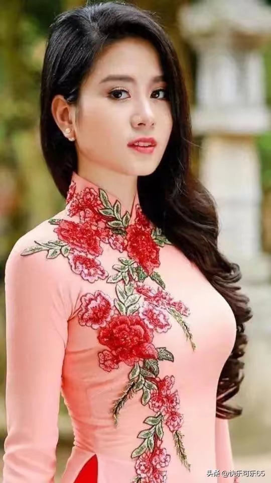 这位越南美女,优雅气质扑面而来