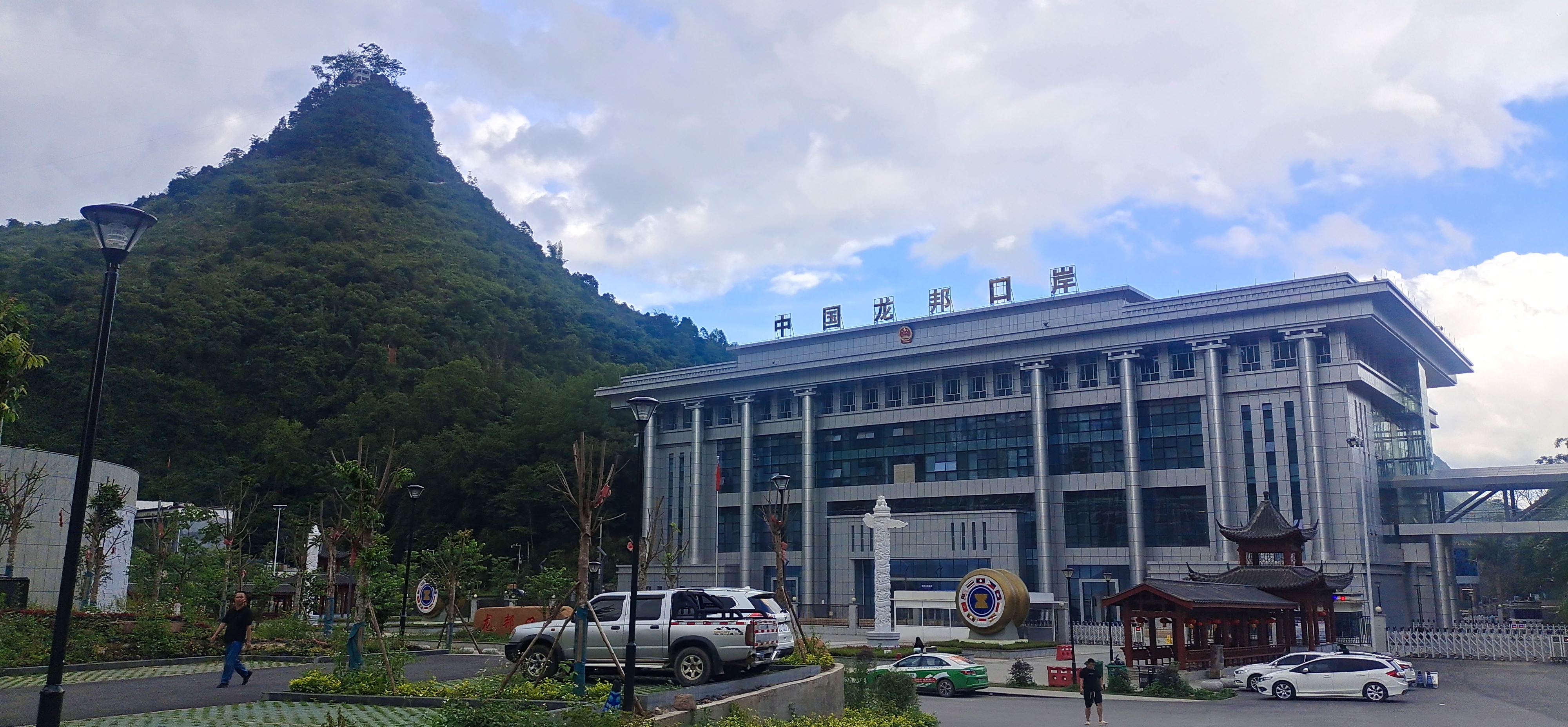 龙邦口岸,山水间的跨国界,朋友圈里的打卡新地标!