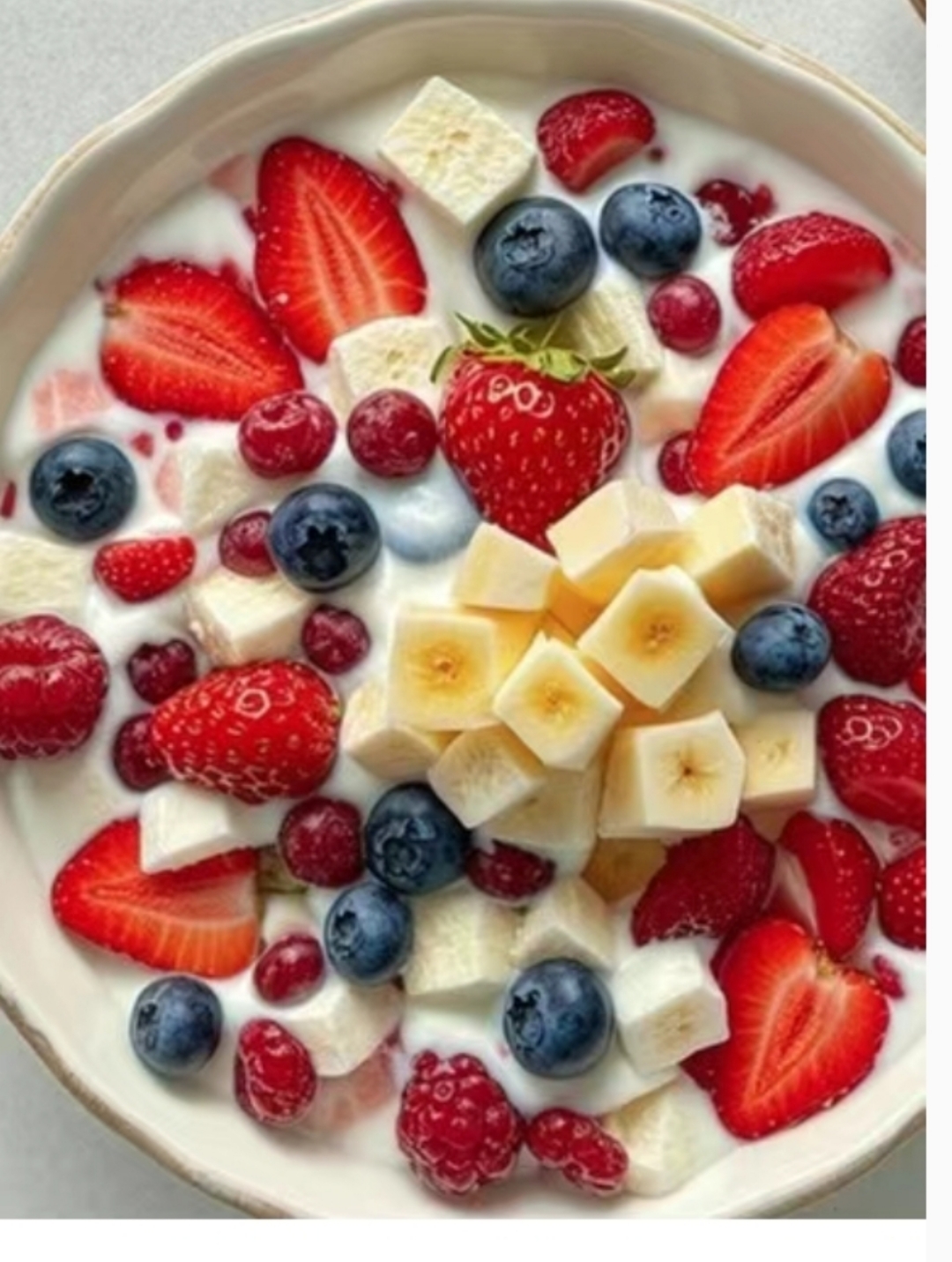 酸奶水果捞是一款美味又健康的甜品.