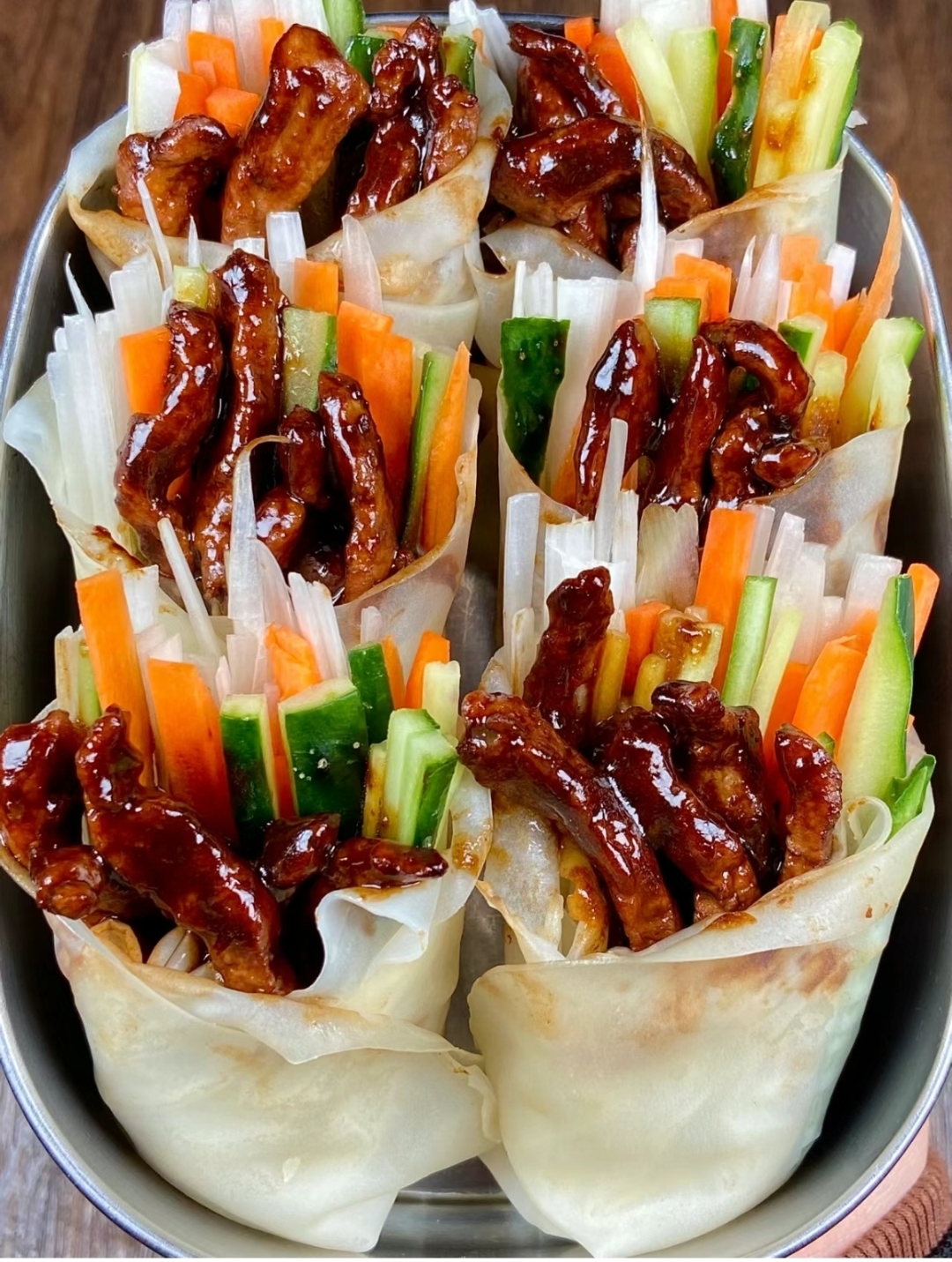 京酱肉丝卷是一道经典美食.