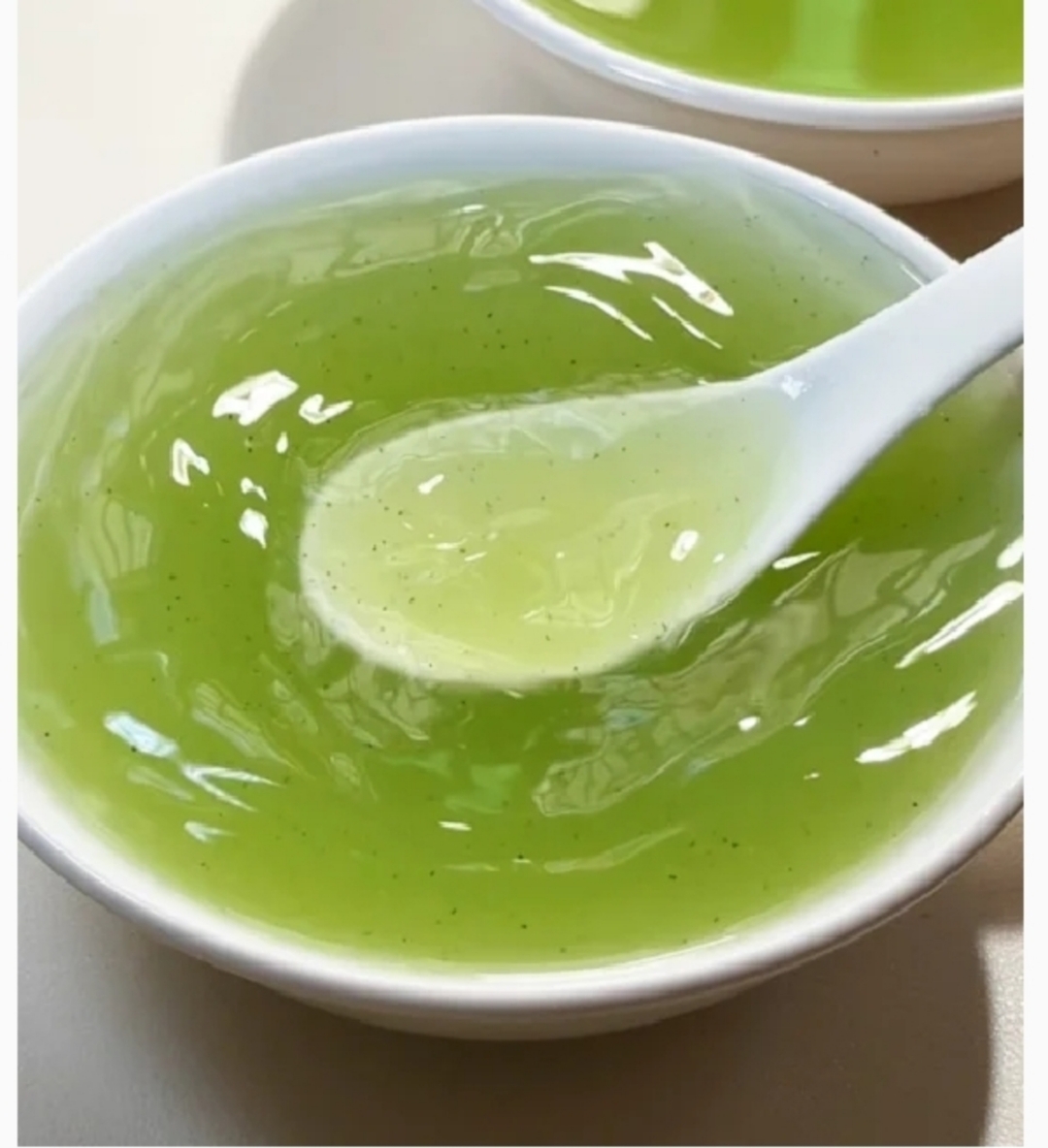 它主要由冬瓜和蜂蜜制成,将冬瓜熬煮后加入适量蜂蜜调制.
