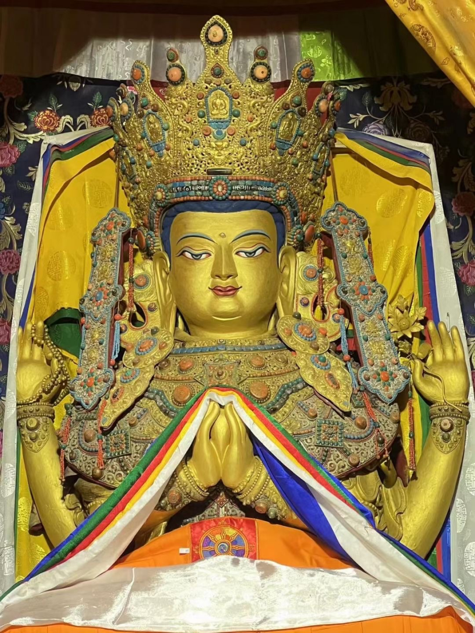 阿弥陀佛,简单的介绍一下这座位于观音寺和这尊四臂观音.