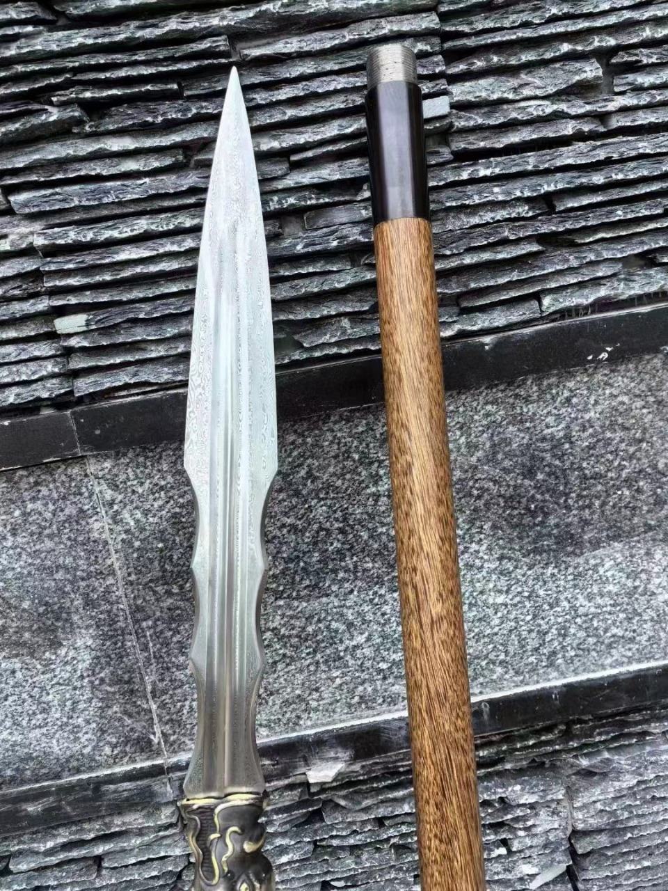 赵子龙龙胆亮银枪,百炼花纹钢枪刃,可拆卸二段式花梨木枪柄,全长2.