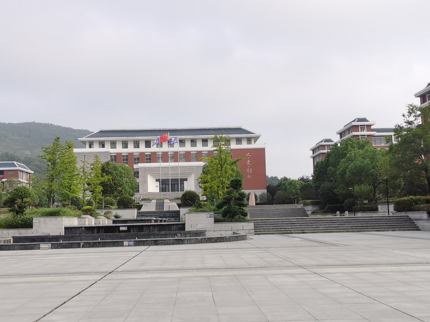 我从未见过,一个早起,勤奋,谨慎,诚实的人,会去抱怨命运不好的