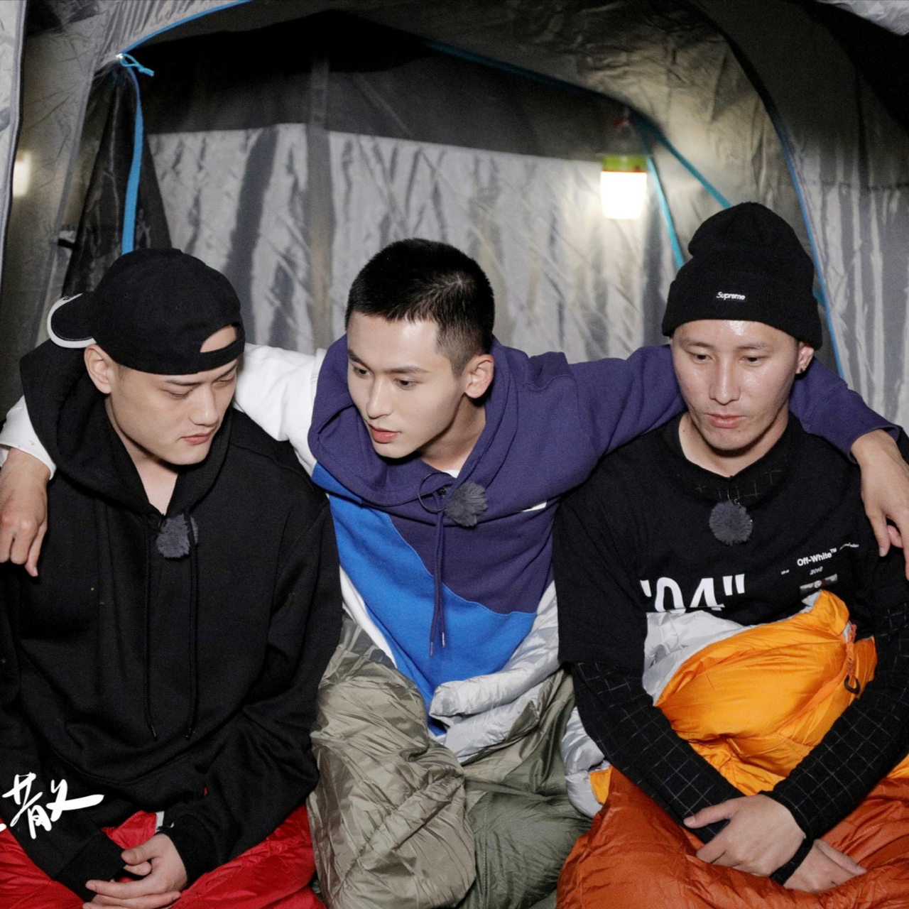 小雨:…… (然后小雨被张哲瀚摁在凳子上,剃了头)  网友评论:小觋