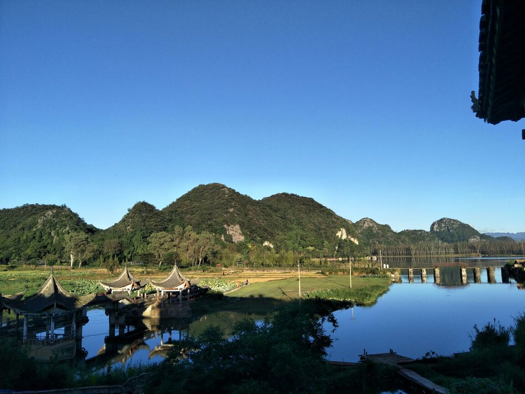 郑州六大免费爬山地:1,青龙山,海拔1042米,面积56公里;2,鸡山三峰