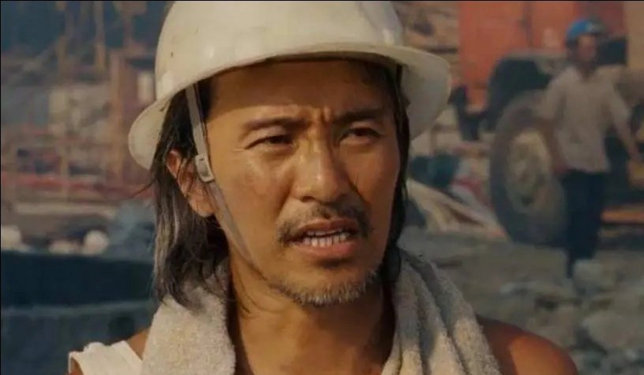 在一次采访中,主持人问周星驰:当时《长江七号》最后总票房超2亿,你