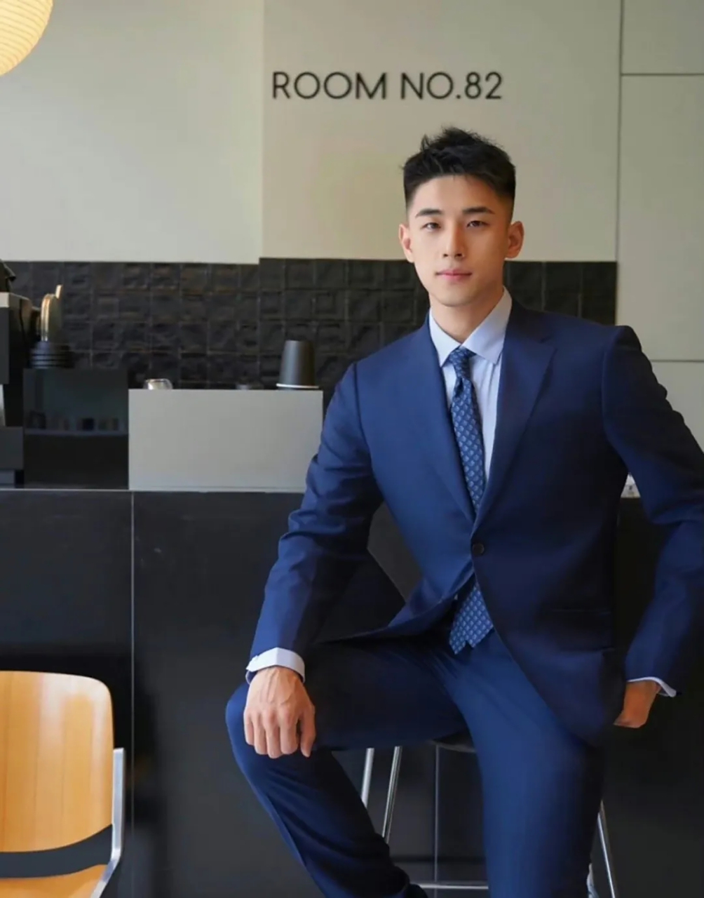 东北单眼皮帅哥,少年感十足,身材和肌肉比例刚好.阳光干净,鼻子坚挺,