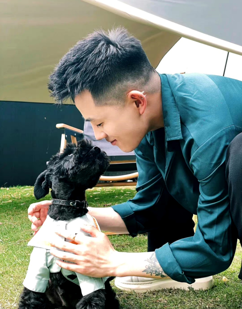 武体跳国标舞的男生,个人觉得国标舞是充满荷尔蒙的舞蹈.