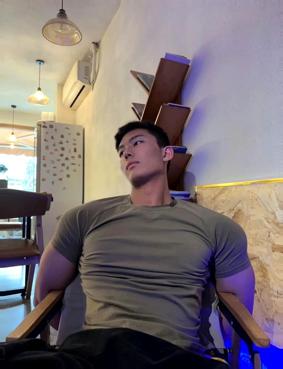 肩宽腰窄的肌肉小哥哥,拥有一个这样的男朋友安全感爆棚!