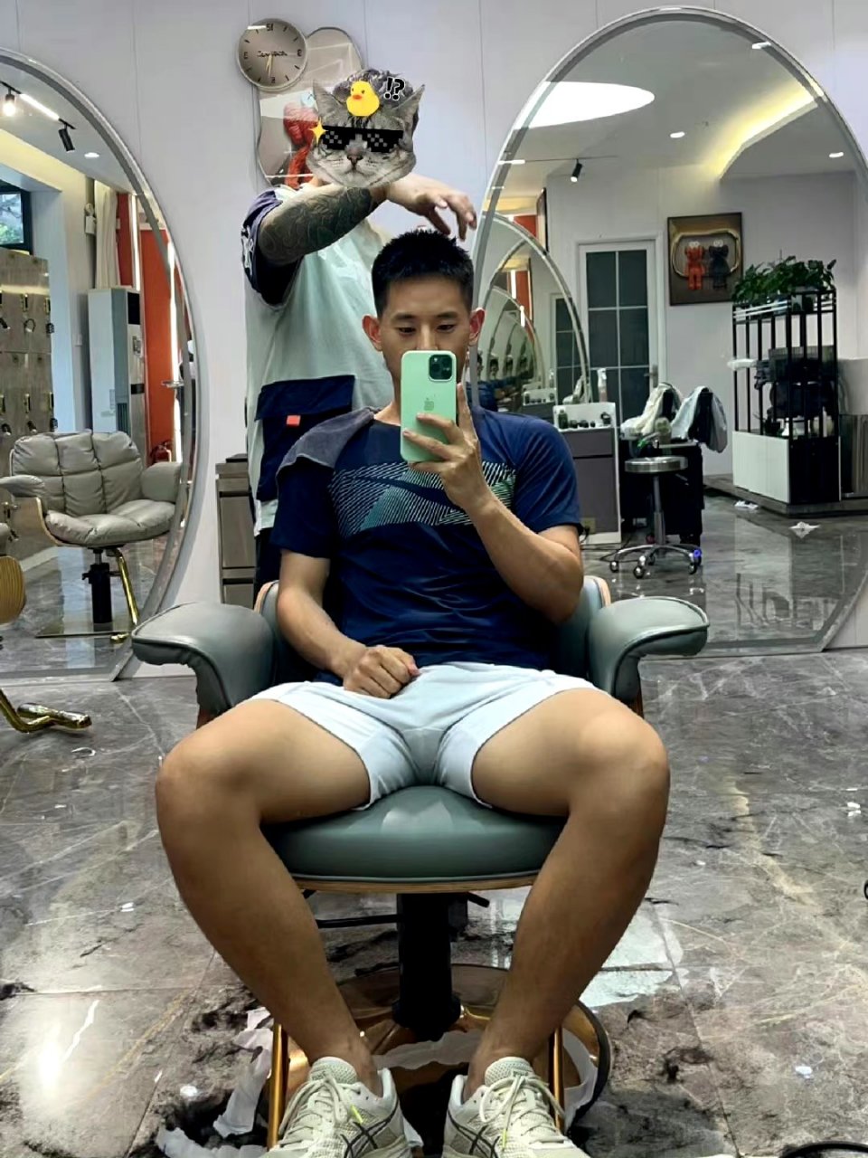 健身随手拍# 肌肉男和体育生,他们的身材太壮了.