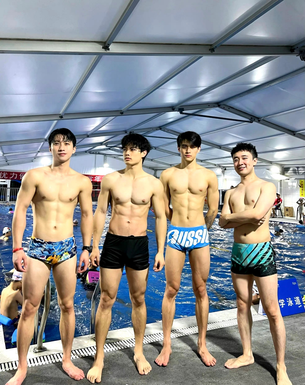 这身材比例怎么样?肌肉线条哪一个更好看?