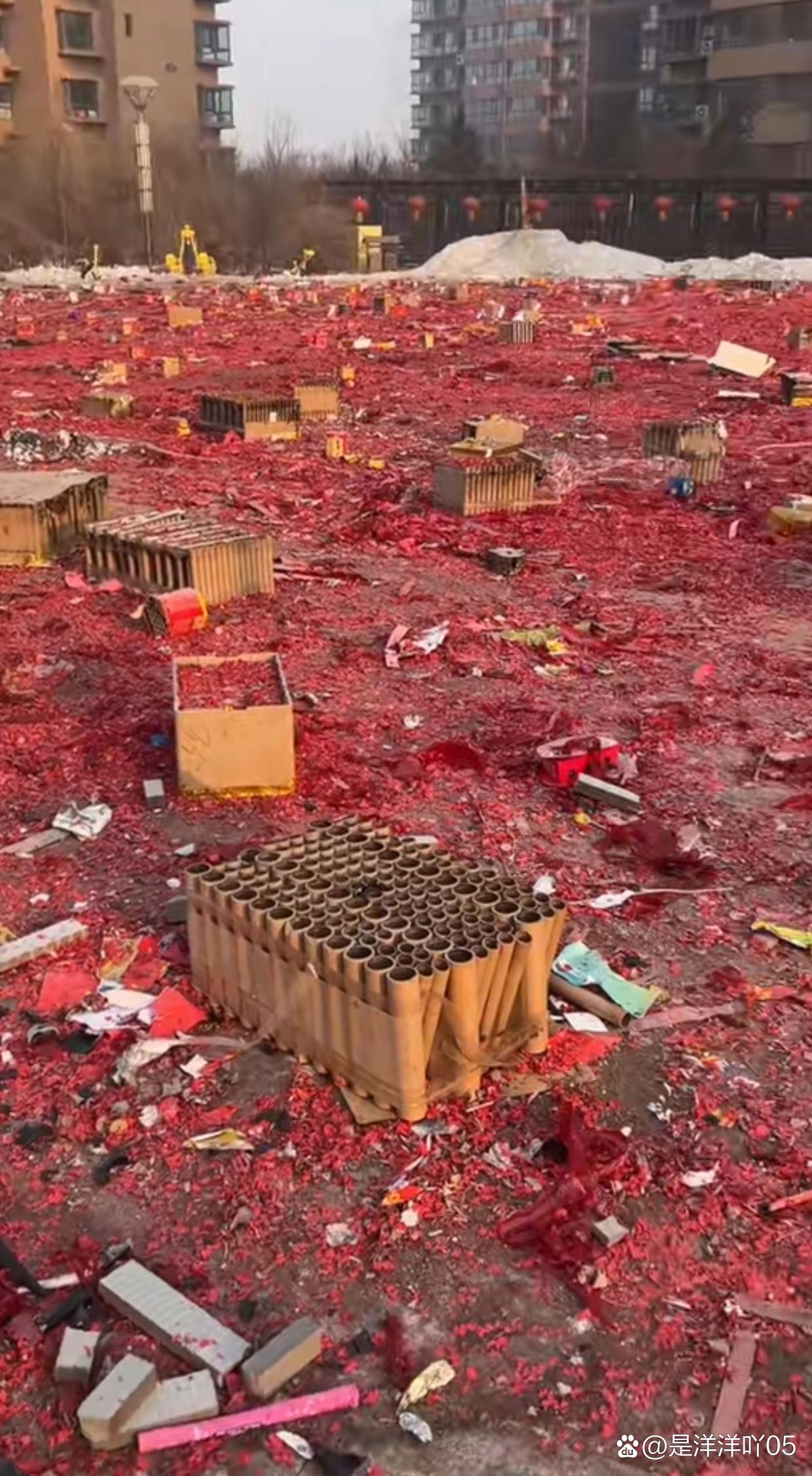 炮竹垃圾,这得多少钱呀,不禁鞭了,大家也是敞开了玩,千金难买爷一乐