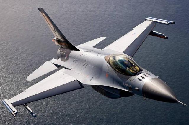 f-16战斗机(战隼,又称:国际战斗机),是美国空军喷气式多用途战斗机.