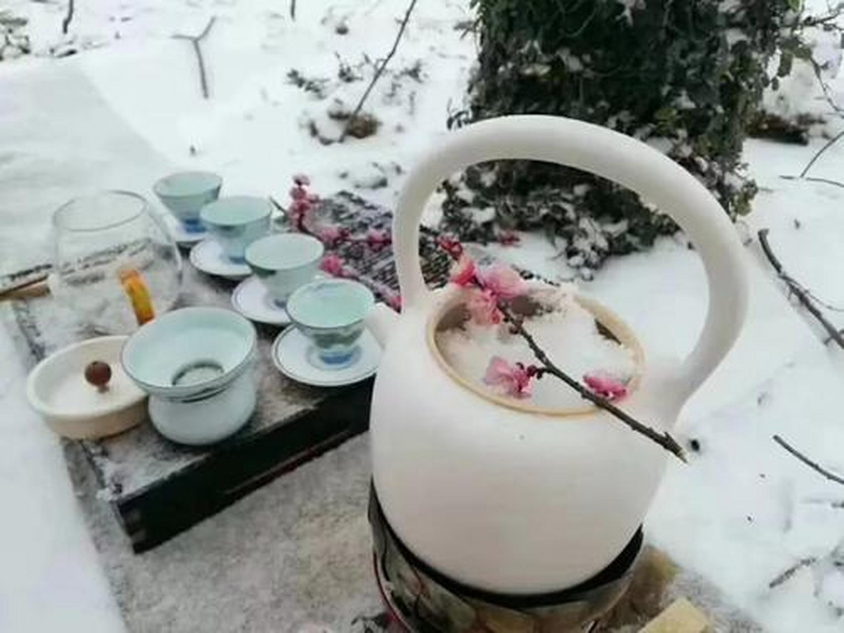 严冬清欢(首句拗救 文/本色～赟 煮雪烹茶悟禅道,调汤梅酽泽尘心.