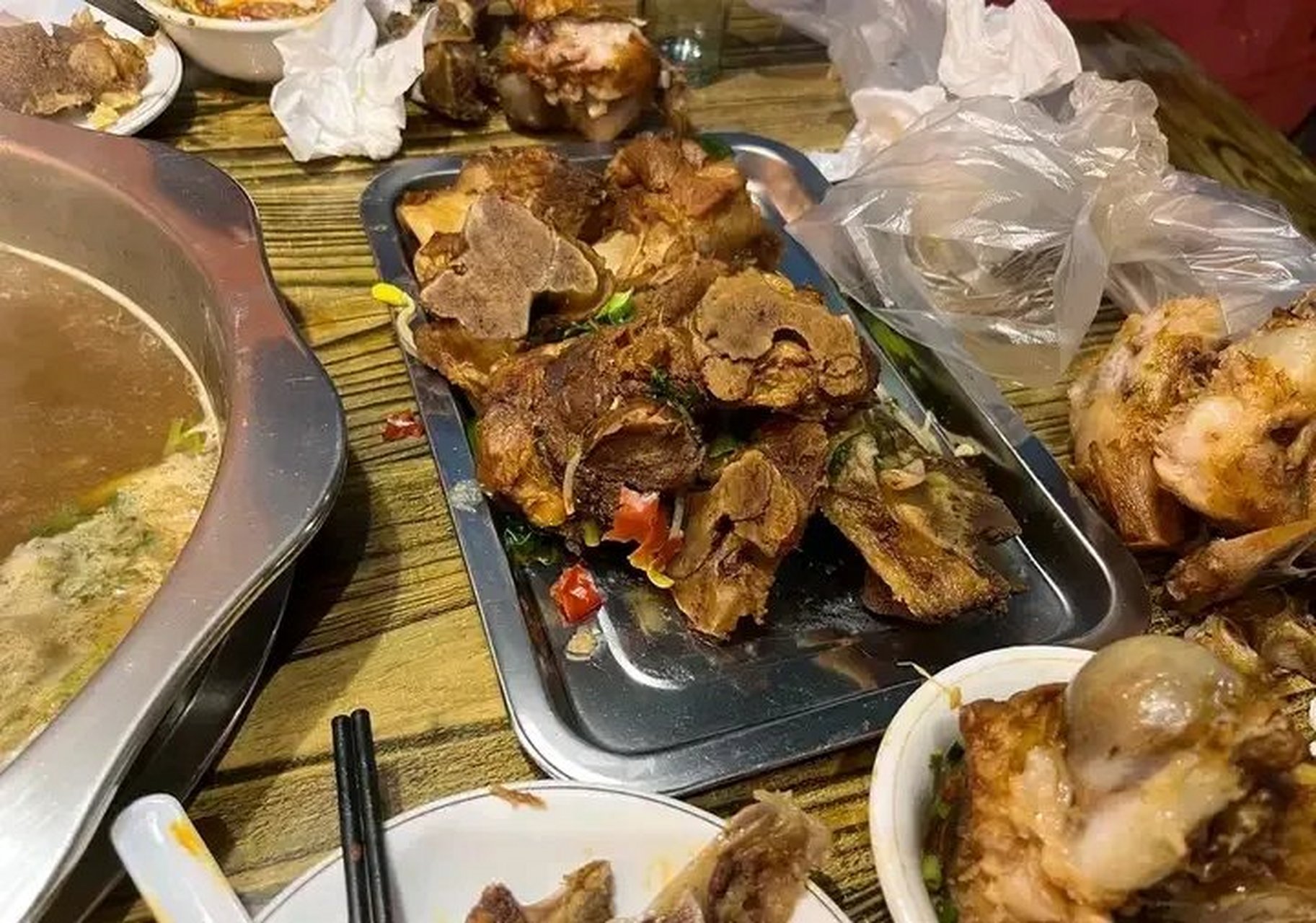 自助餐的大骨头以后再也不吃了,太坑人了浪费钱