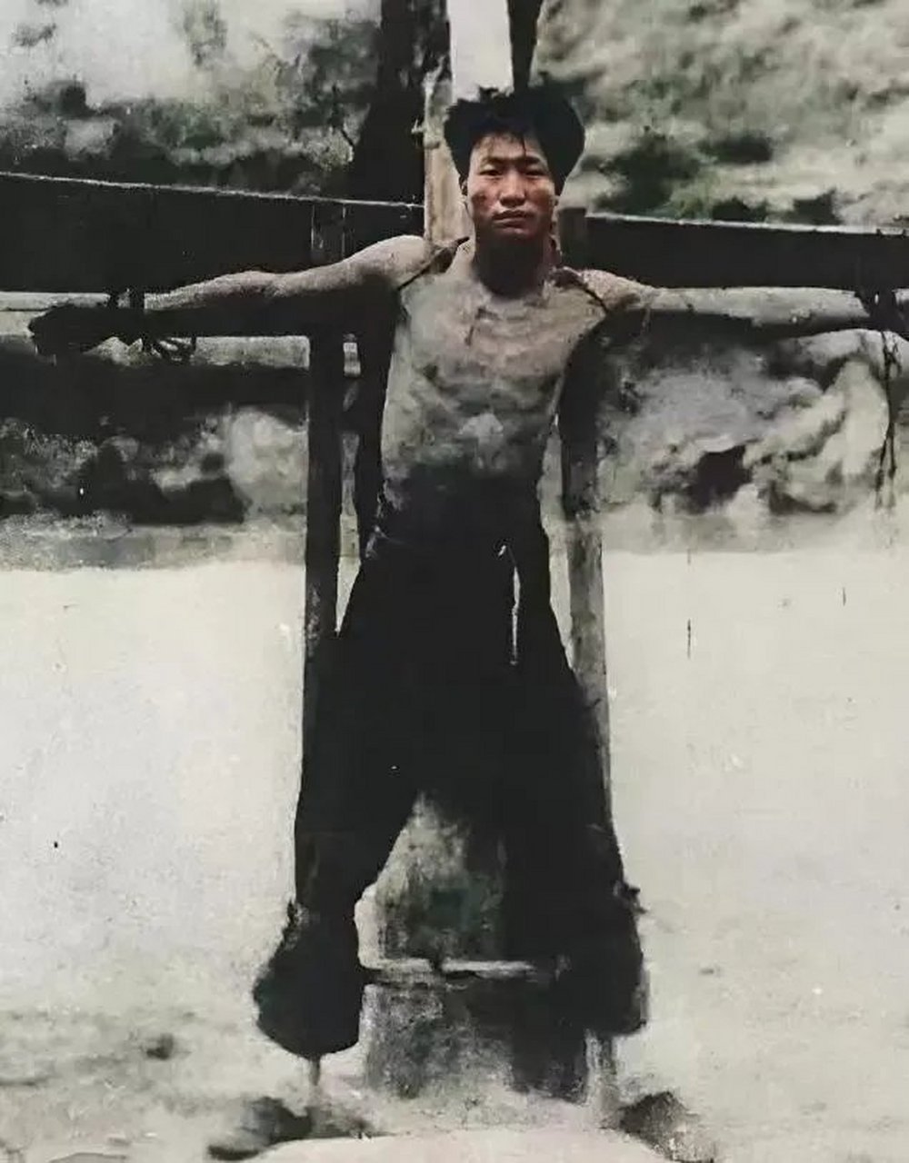 这是革命先烈凌福顺被捕后,壮烈牺牲的真实影像!