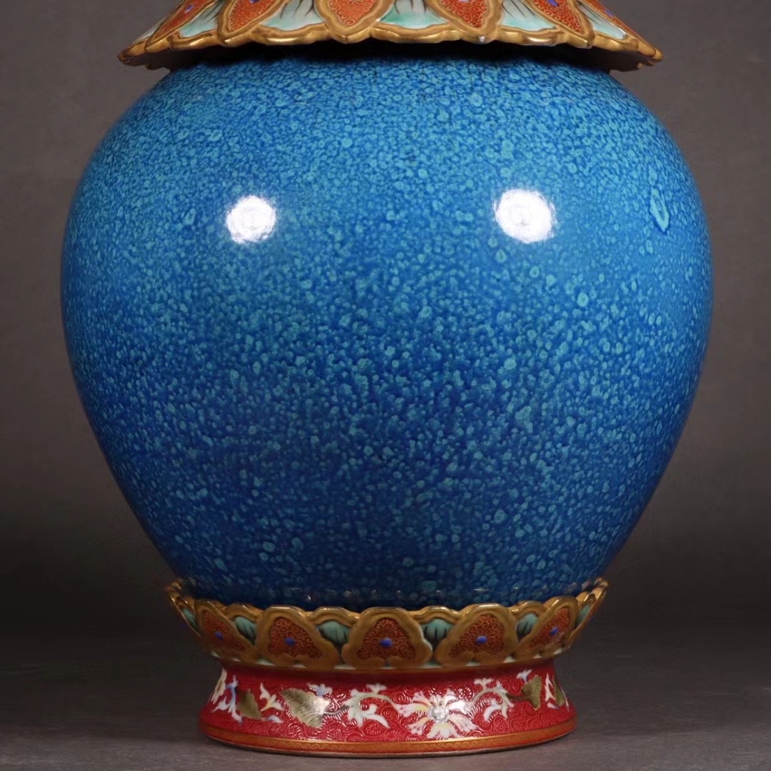 大清乾隆年制 珐琅彩描金匝道缠枝莲炉钧釉象耳转心瓶.尺寸:高