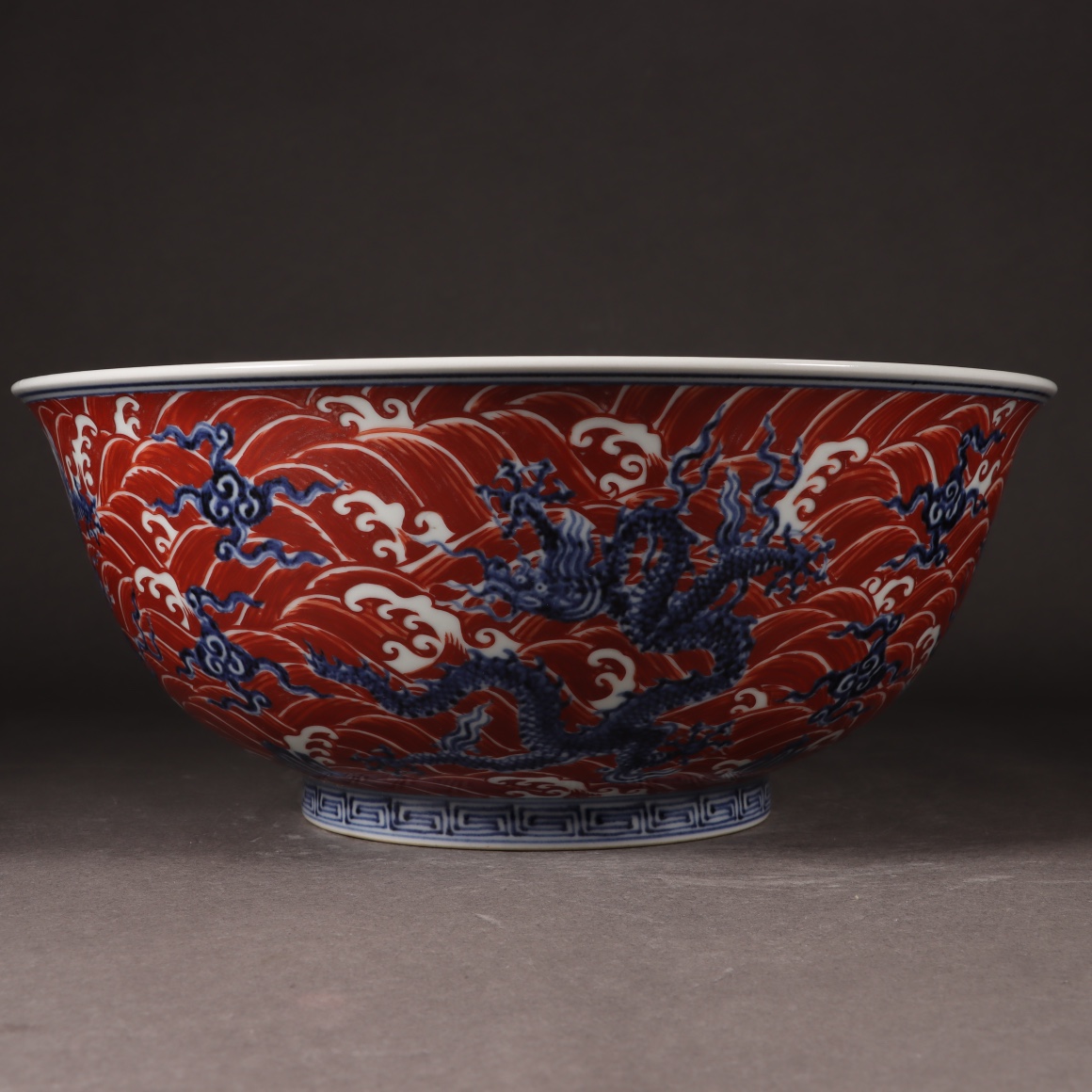 大明宣德年制款 青花釉里红海水龙纹碗 尺寸:直径27.