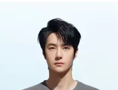 原本期待着一觉醒来便能看到王一博的机场照片,然而迎接我的是三个不