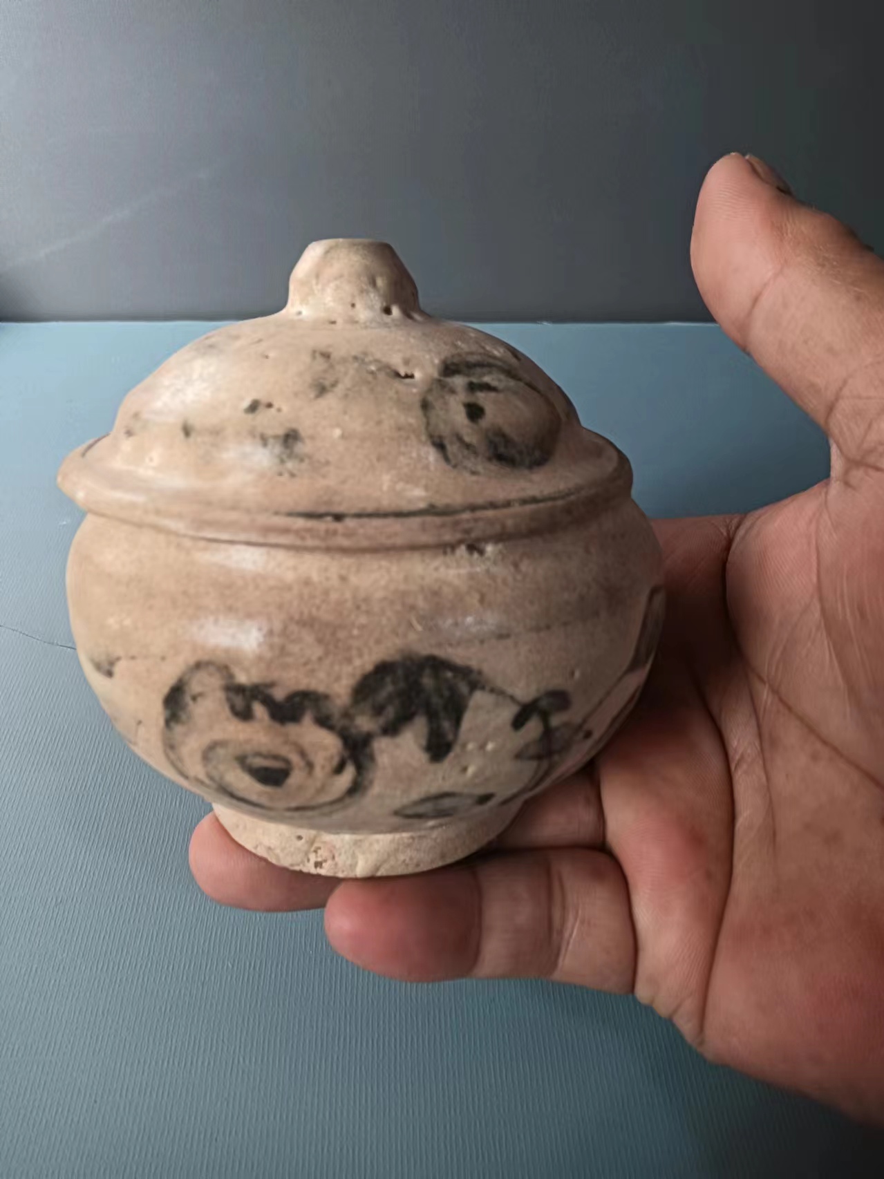 明代克拉克青花茶叶罐.口径7公分,高度8公分,品相如图.