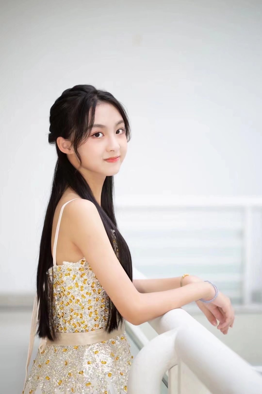 漾系奶茶 @周漾玥queen漾漾  长大了,更美了.