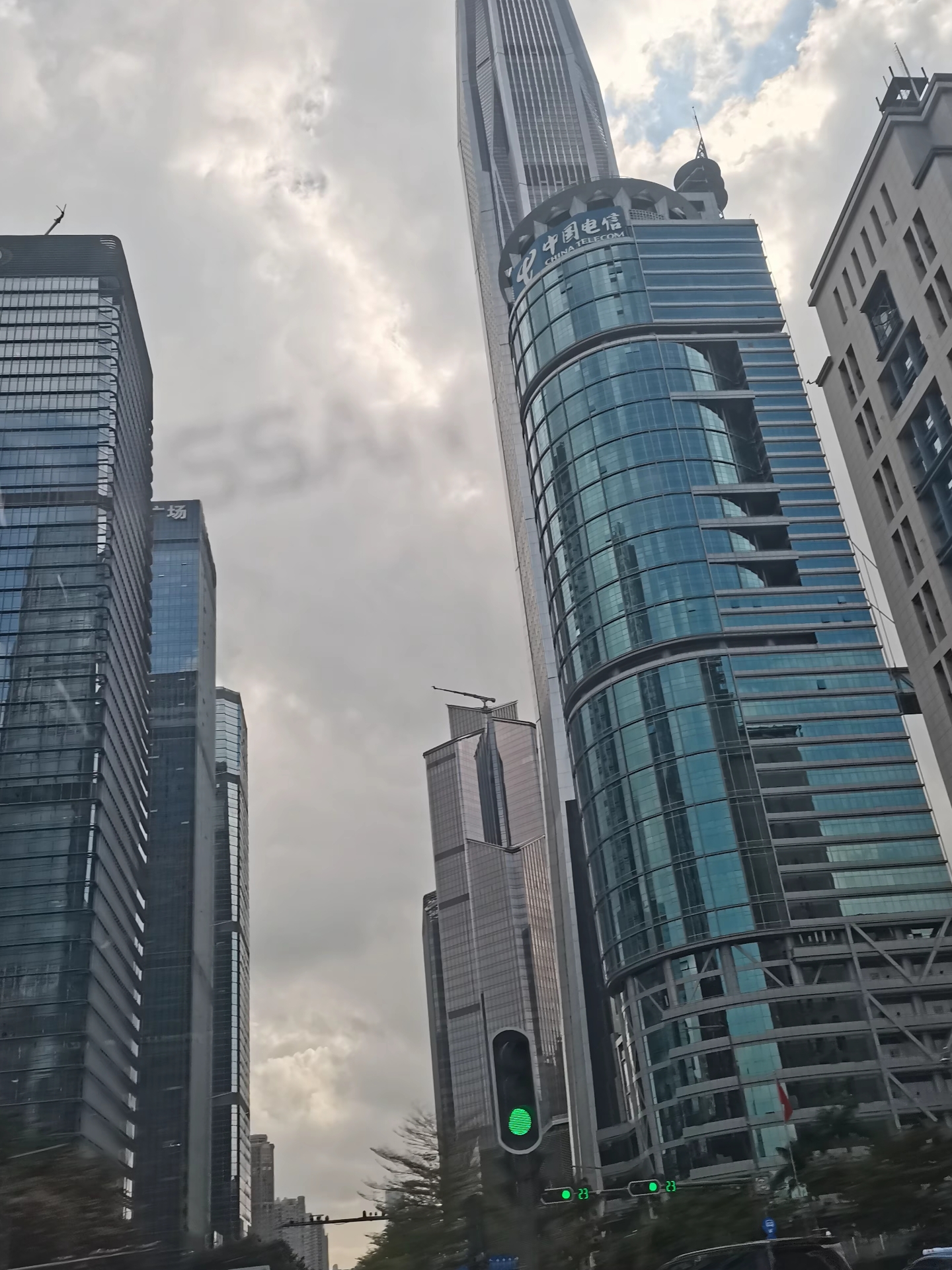 汕头真的惊到我了,尤其是到了汕头市区,方圆几十公里全是高楼大厦