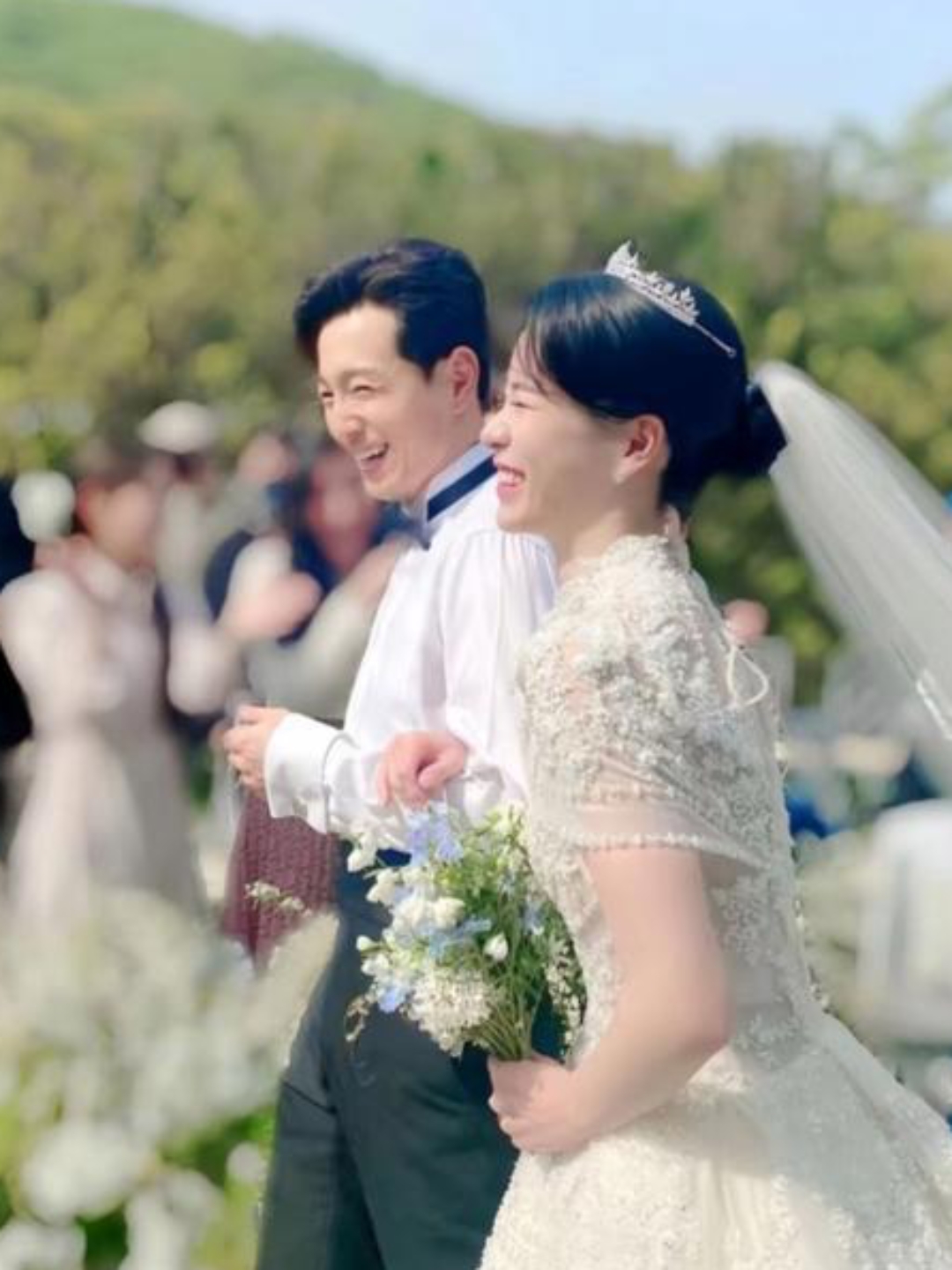 1. 别嫌鸡叫吵,那是新一天的号角. 2