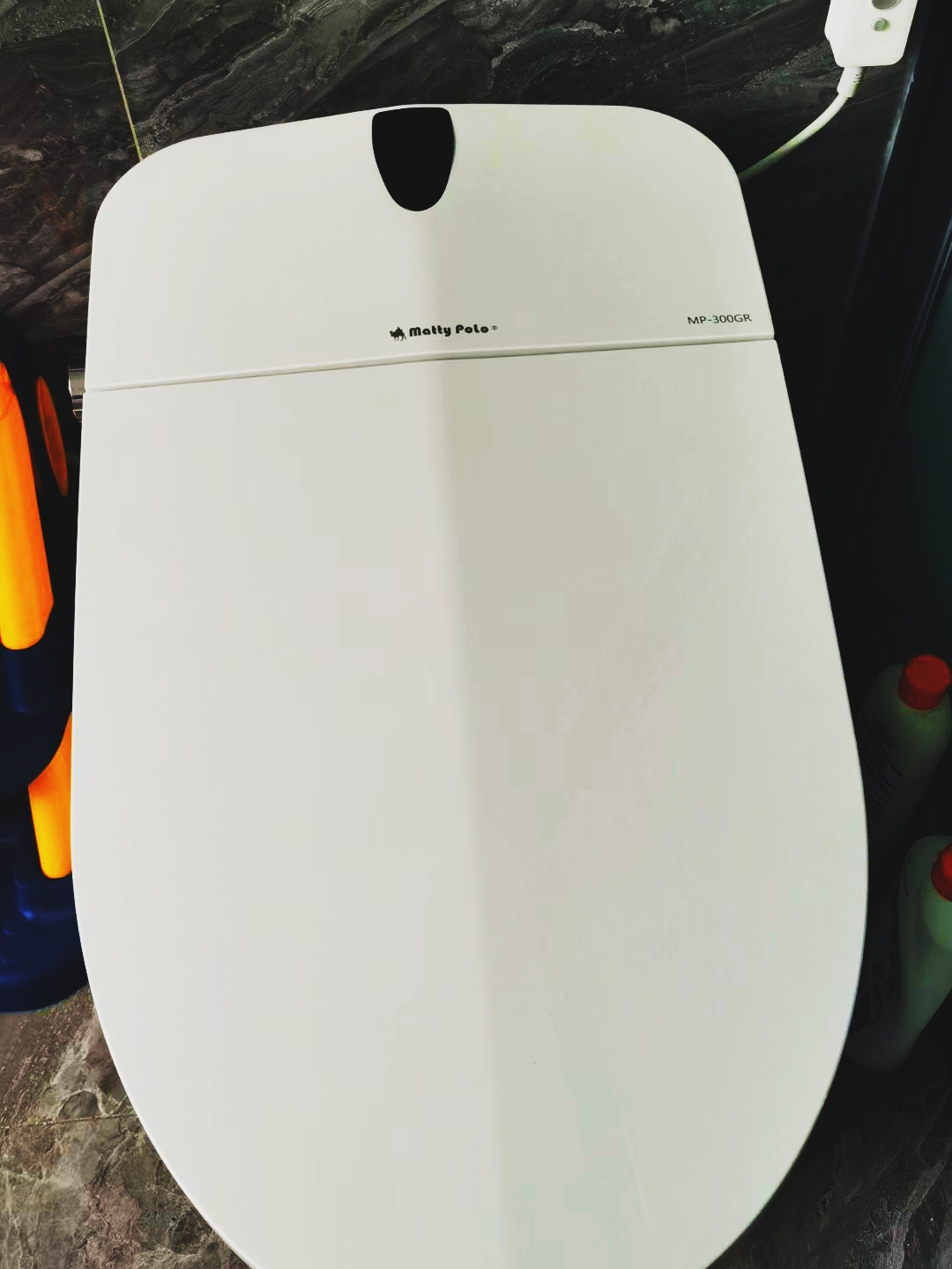 我家的智能马桶因为雷电天气,电源线坏了,以致好几天都不能正常使用