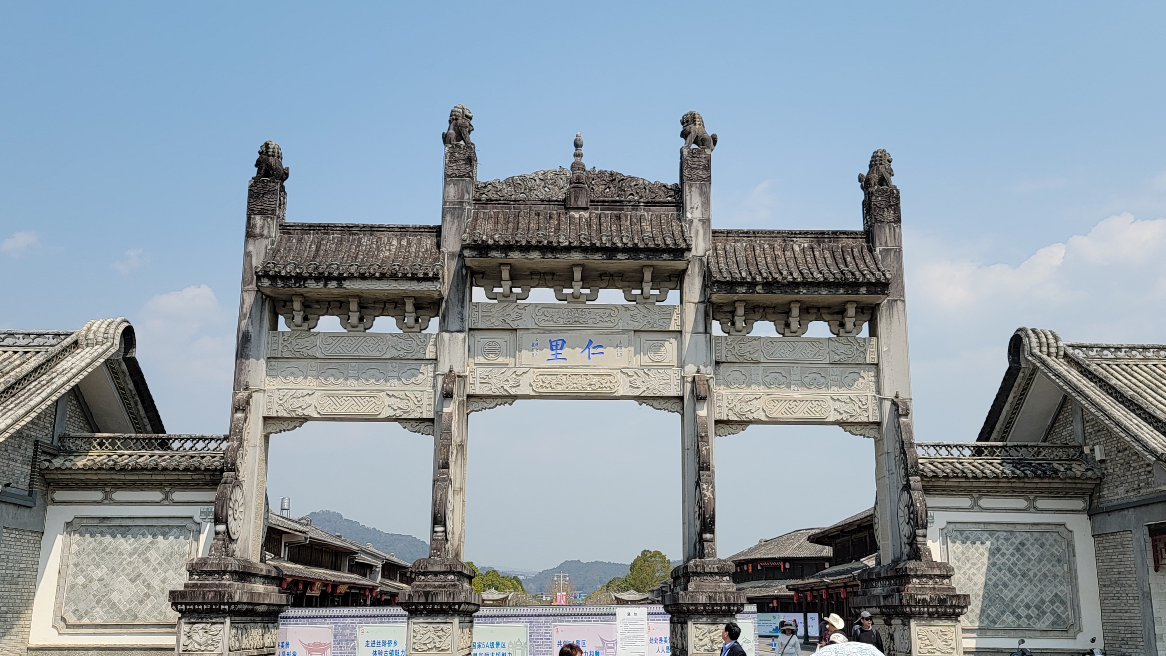 和顺古镇在明,清两朝时期曾经出过400多位举人,秀才.是名符其实的