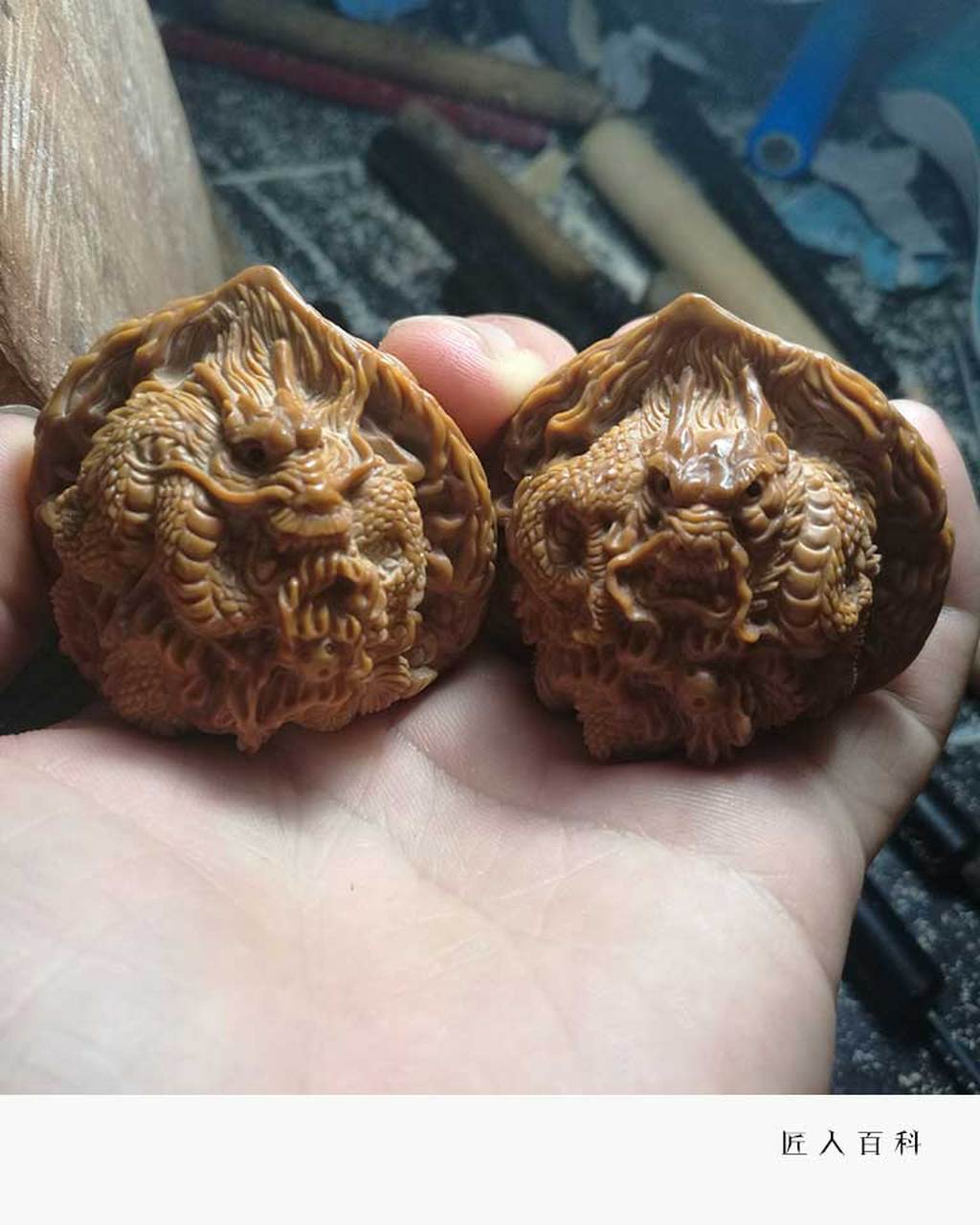 手艺人# 毛海华,1980年出生于湖南娄底,自幼受家族影响就酷爱雕刻