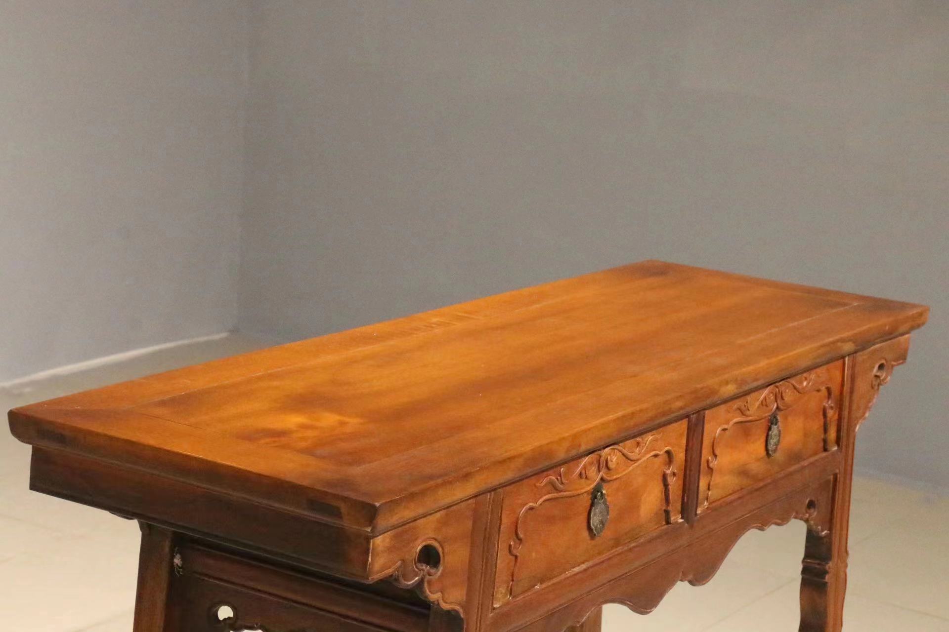 一张带有古风气息的书桌 #新中式家具# #家具# #空间# #古典家具